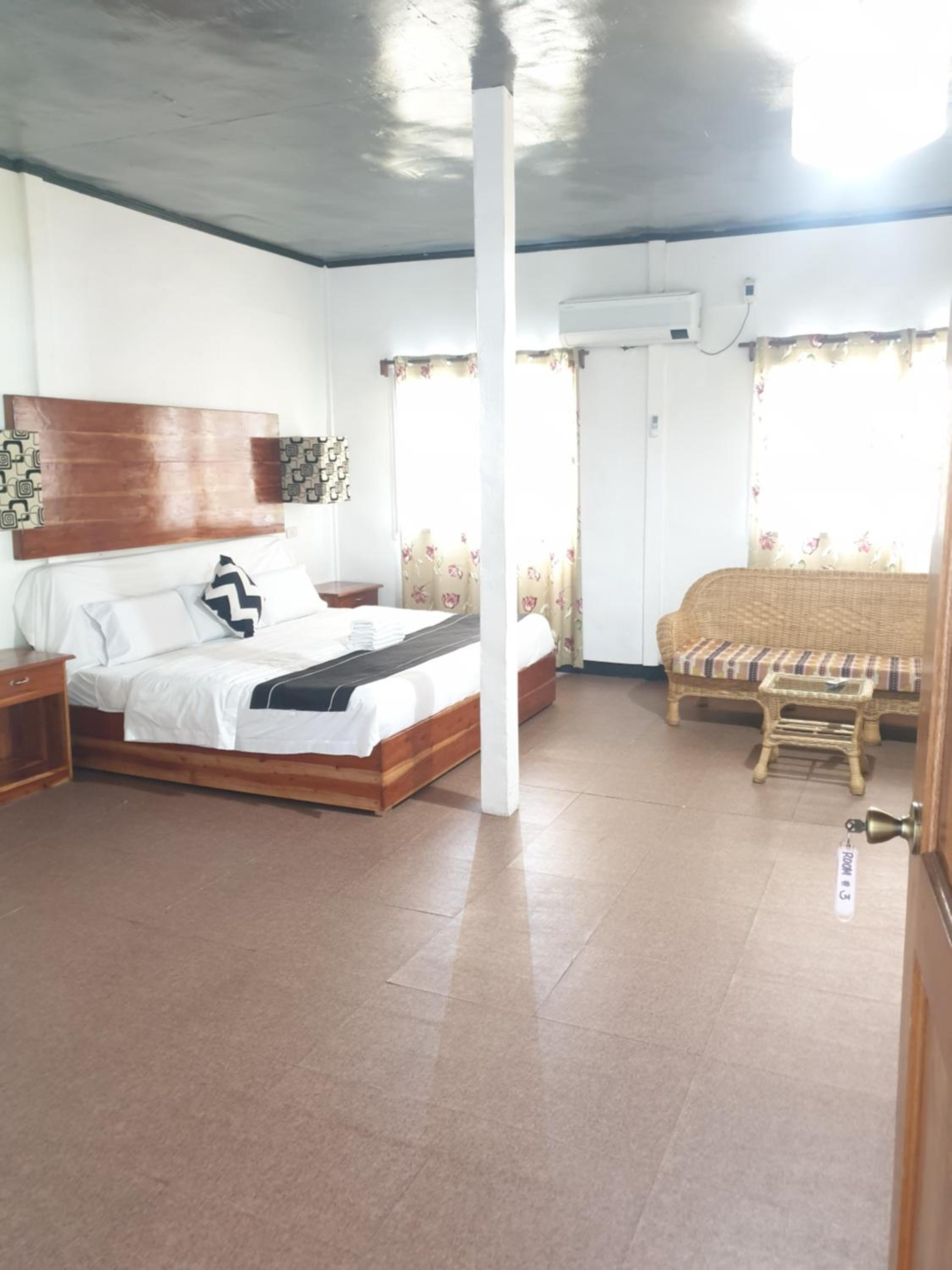 Deluxe Family Suite - Photo 12