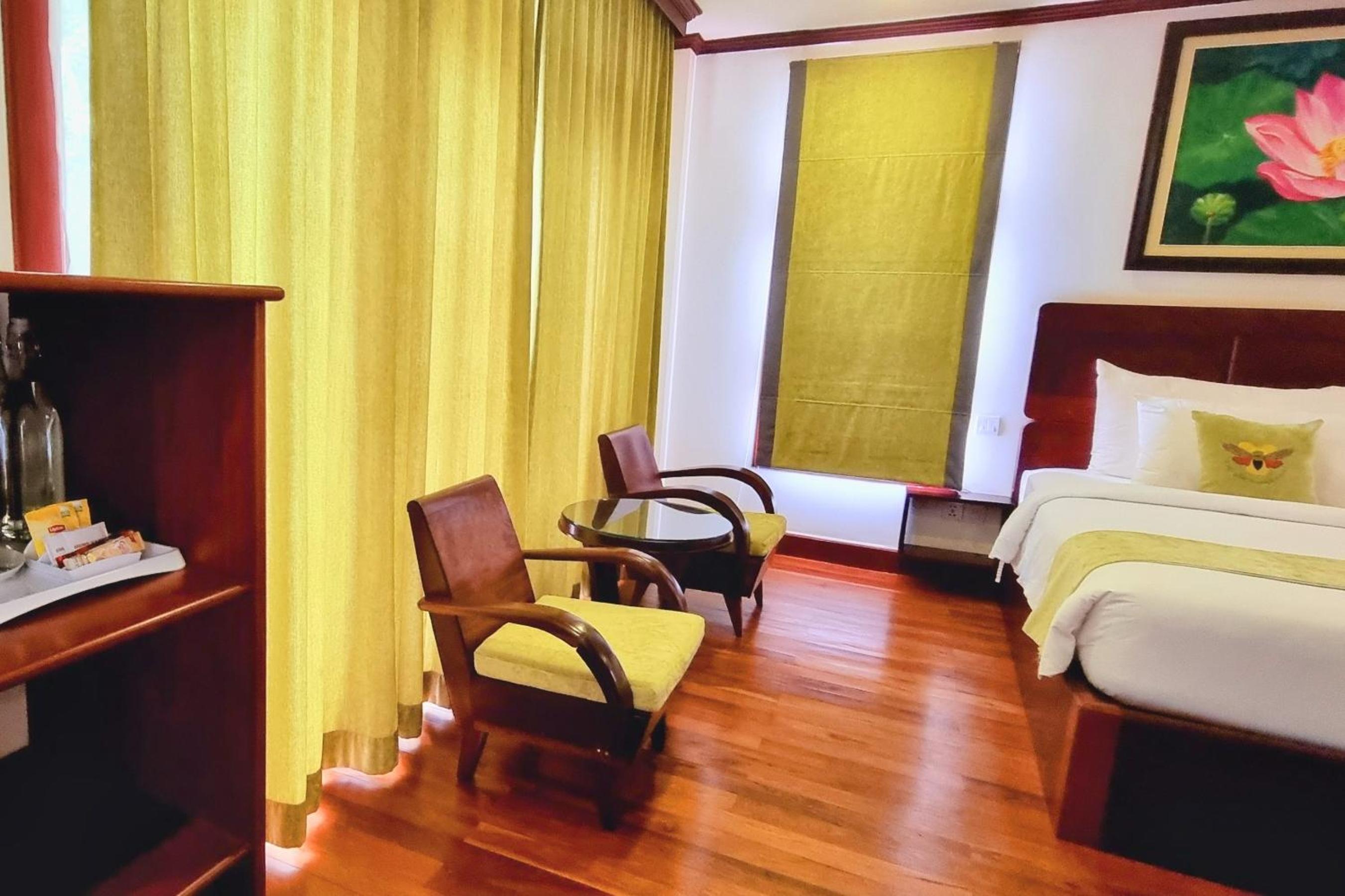 Presidential Suite with Pool View