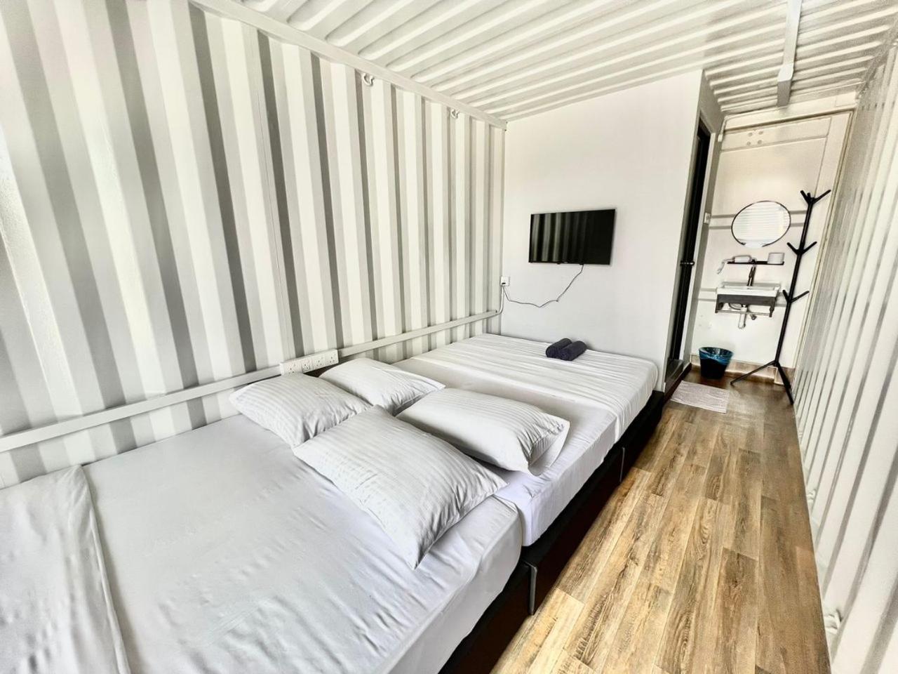 Deluxe Quadruple Room - Photo 3