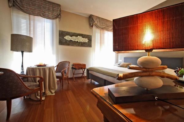 Deluxe Double or Twin Room with Spa Bath - Photo 1