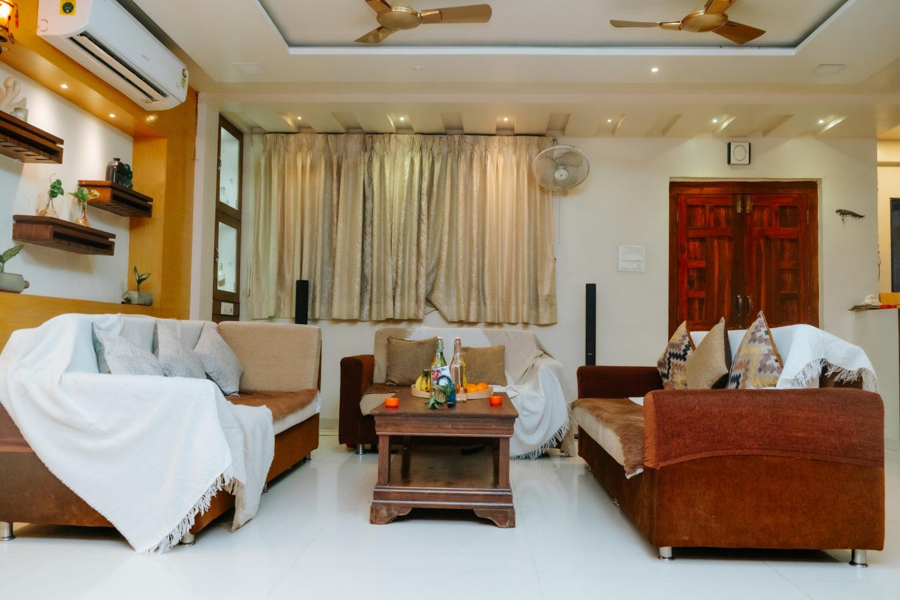Villa photo 1