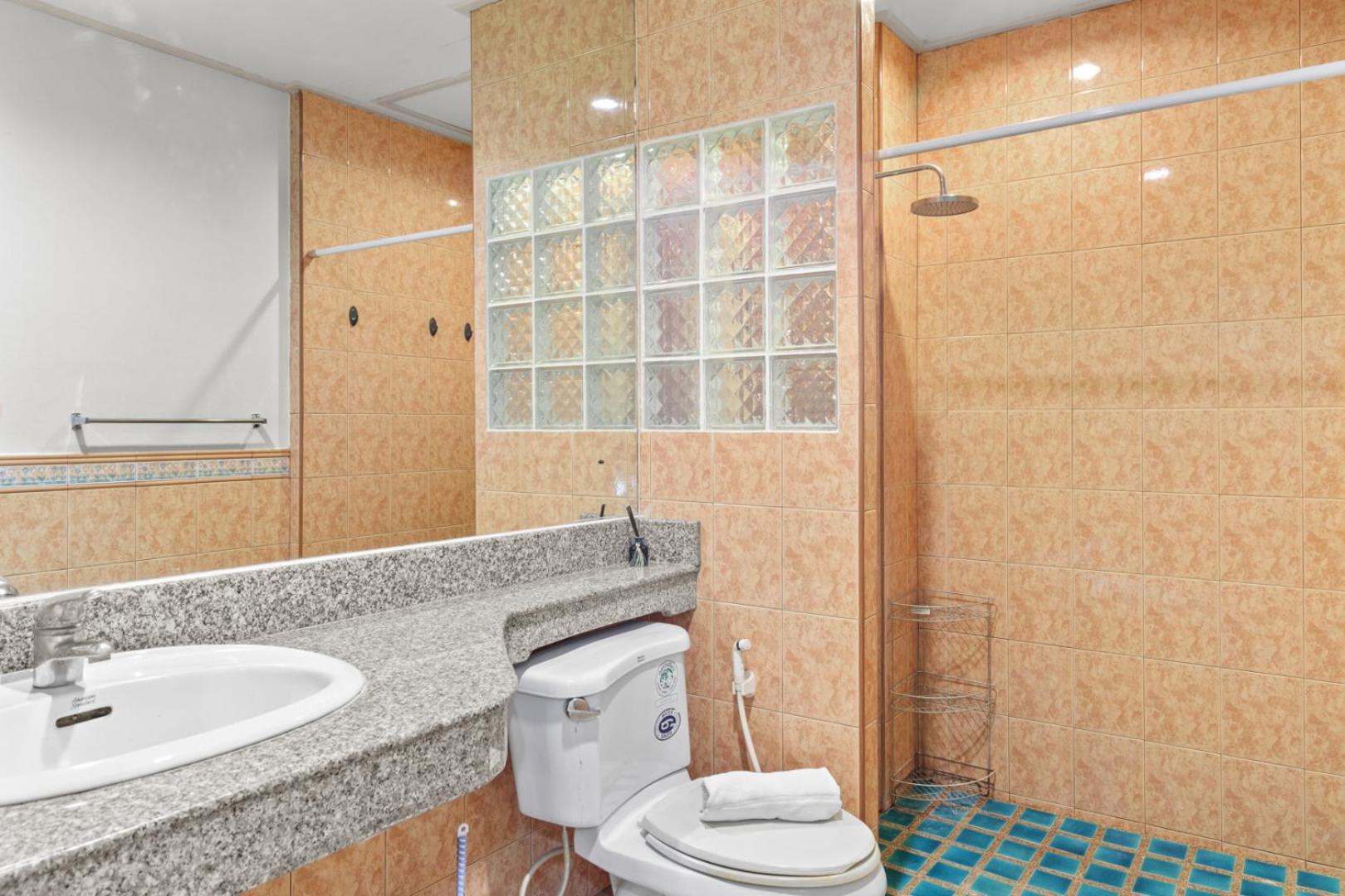 One-Bedroom Apartment with Garden View photo 2