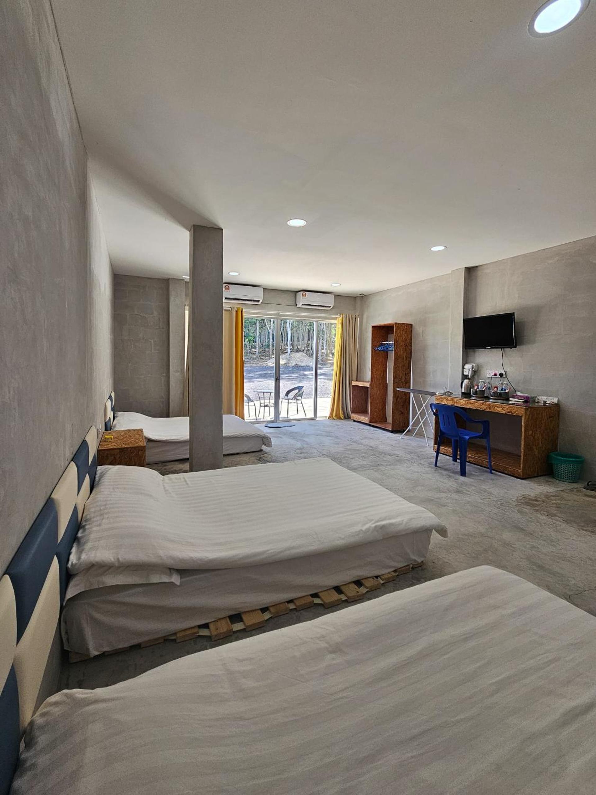 Deluxe Family Room