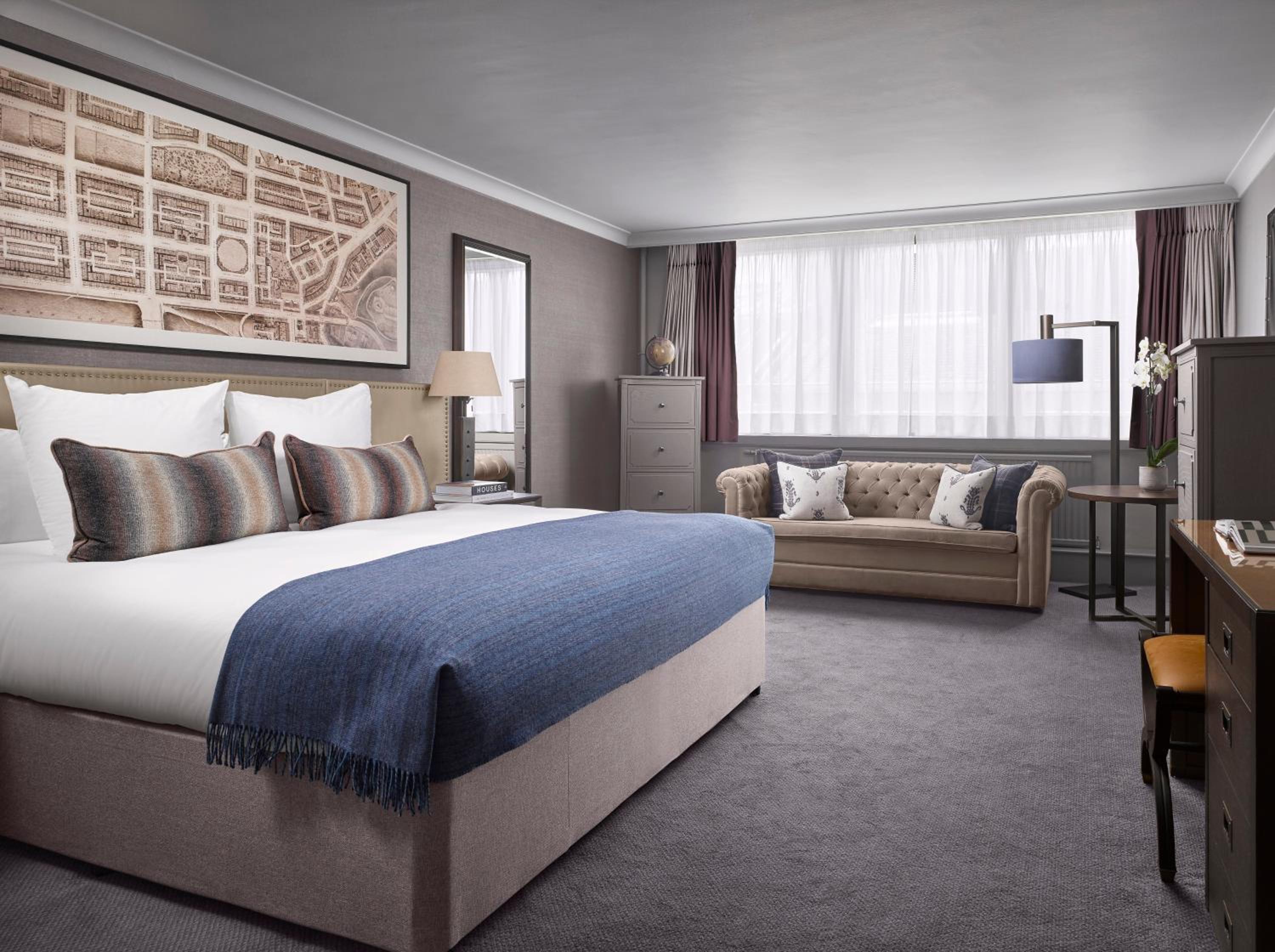 Premium King Room with Stocked Mini-bar - Photo 4