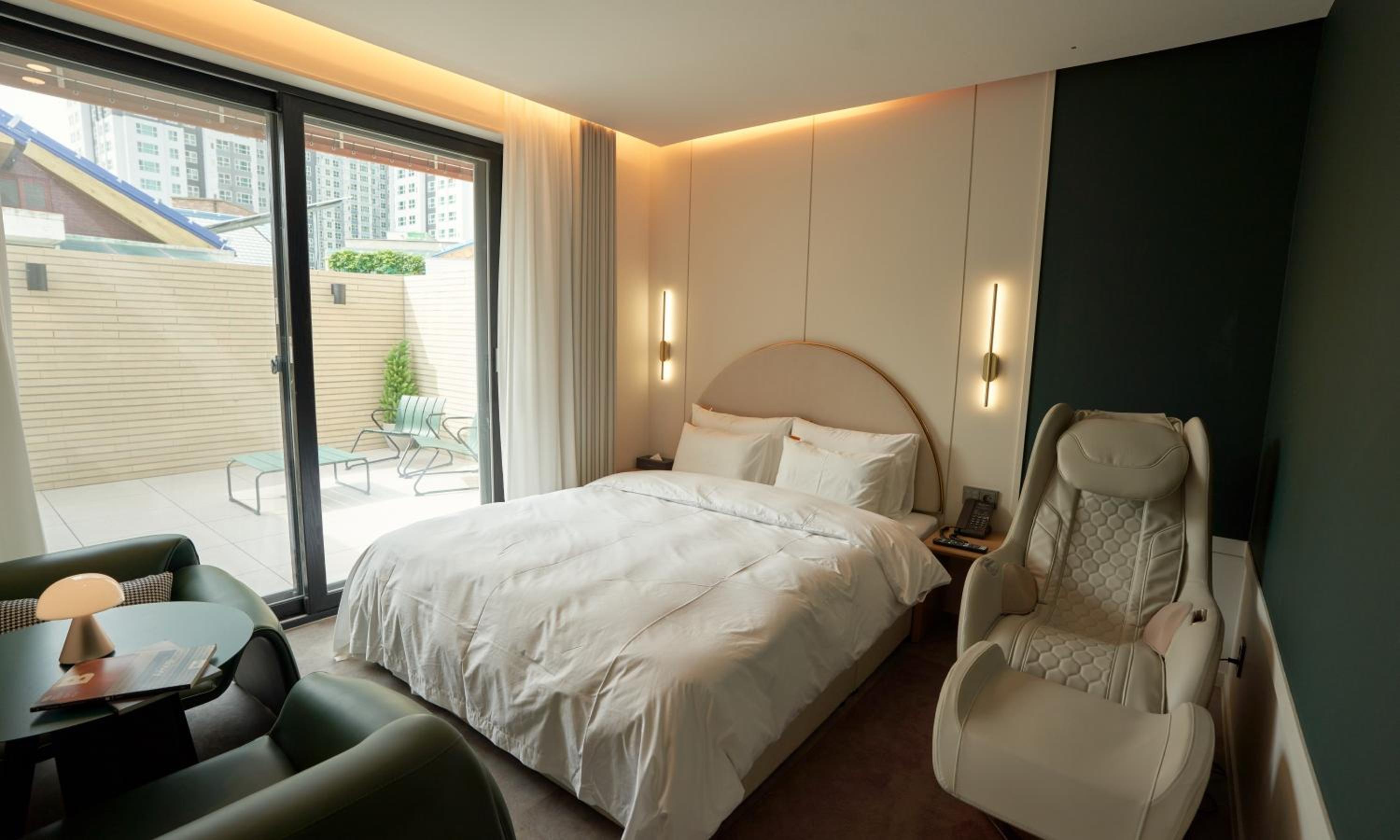 Standard King Room - Photo 1
