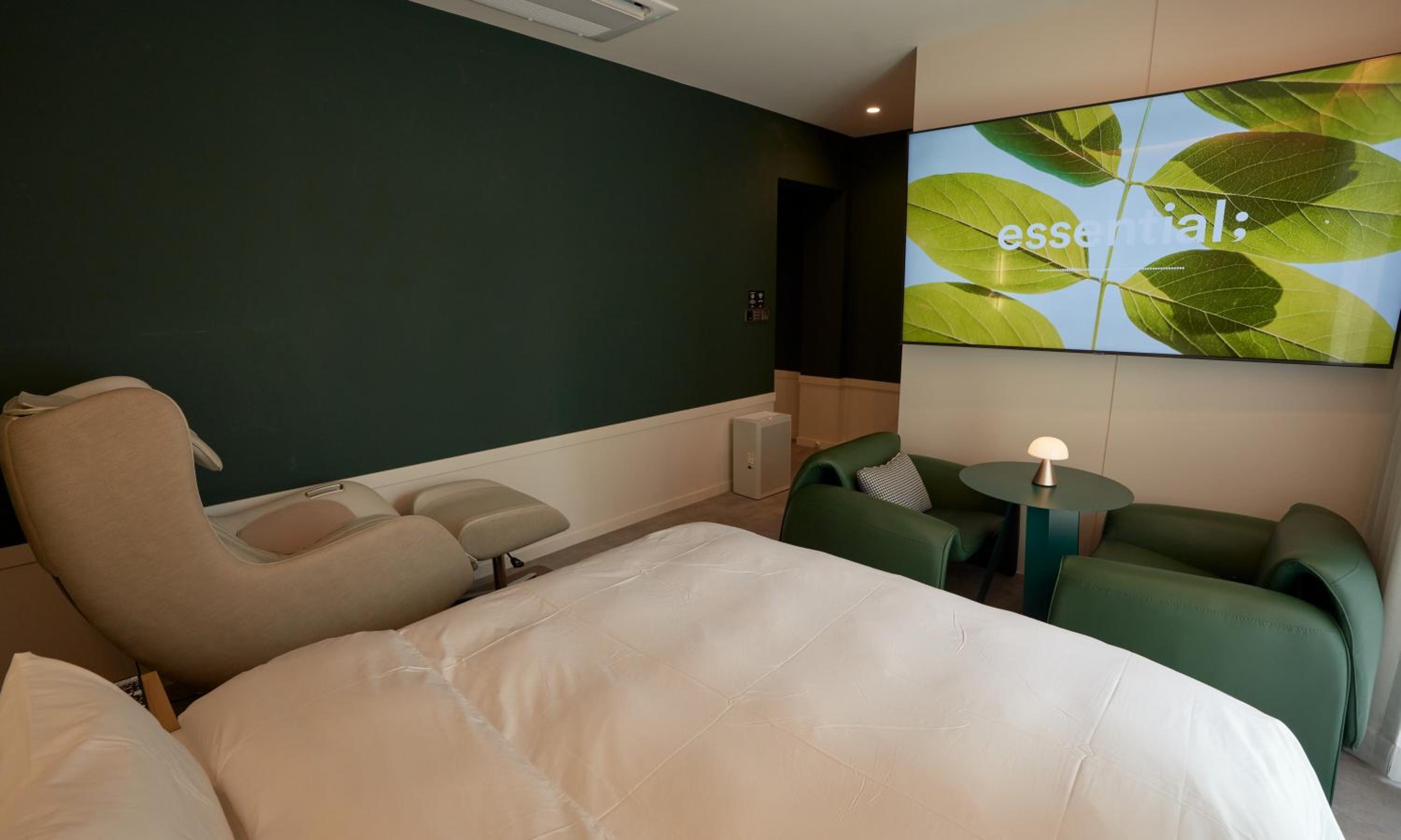 Standard King Room - Photo 9