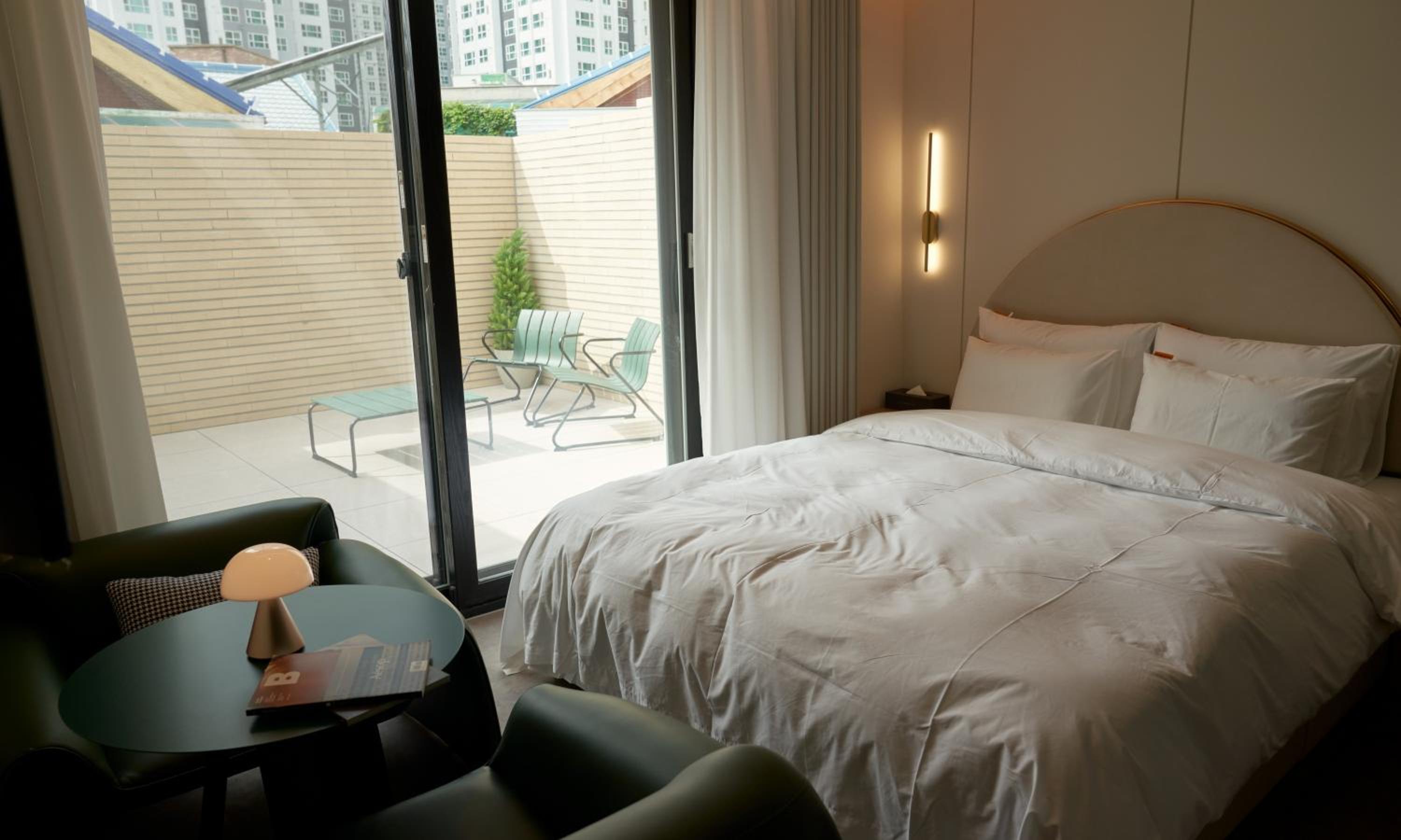 Standard King Room - Photo 4