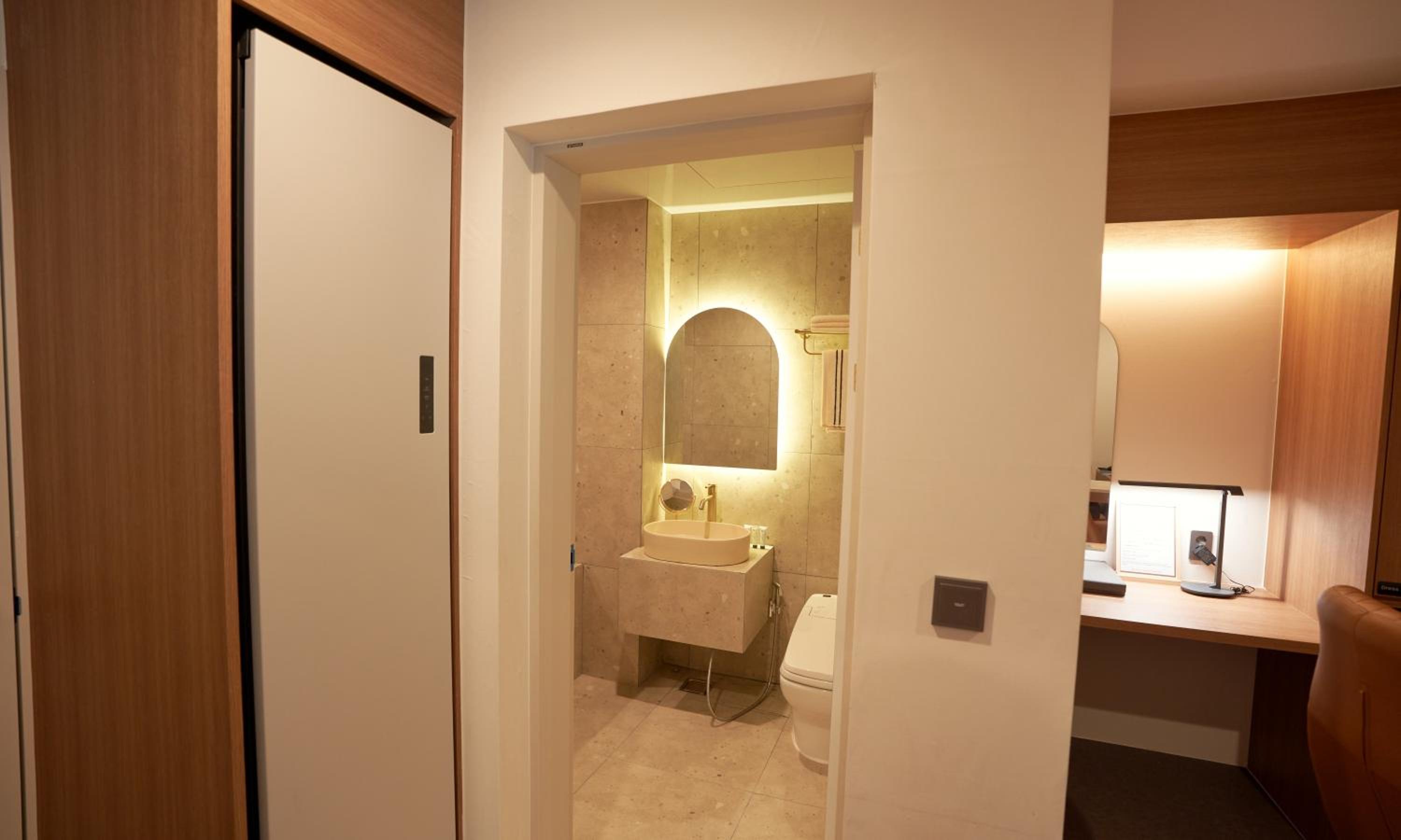 Deluxe Suite - Photo 10