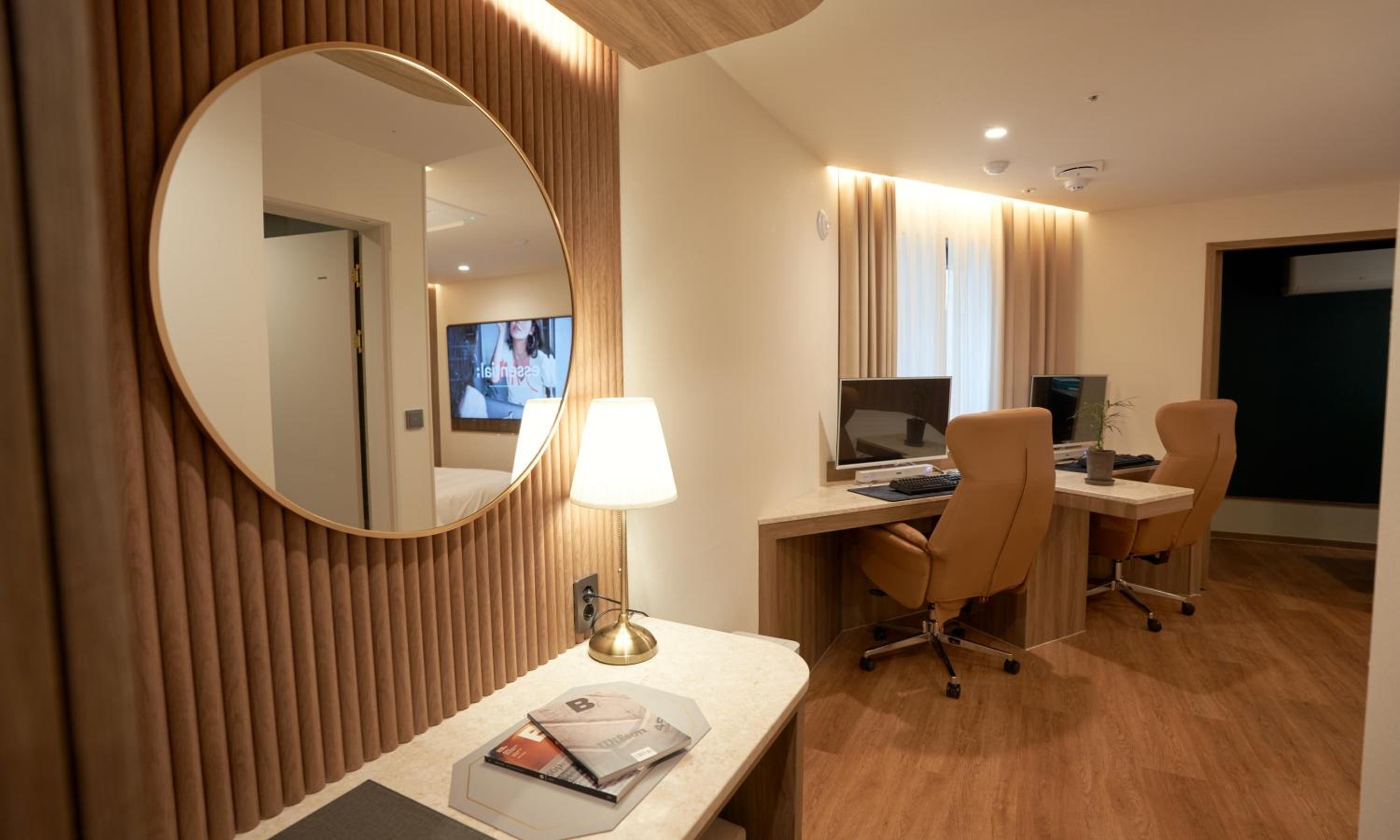 Superior King Room - Photo 5