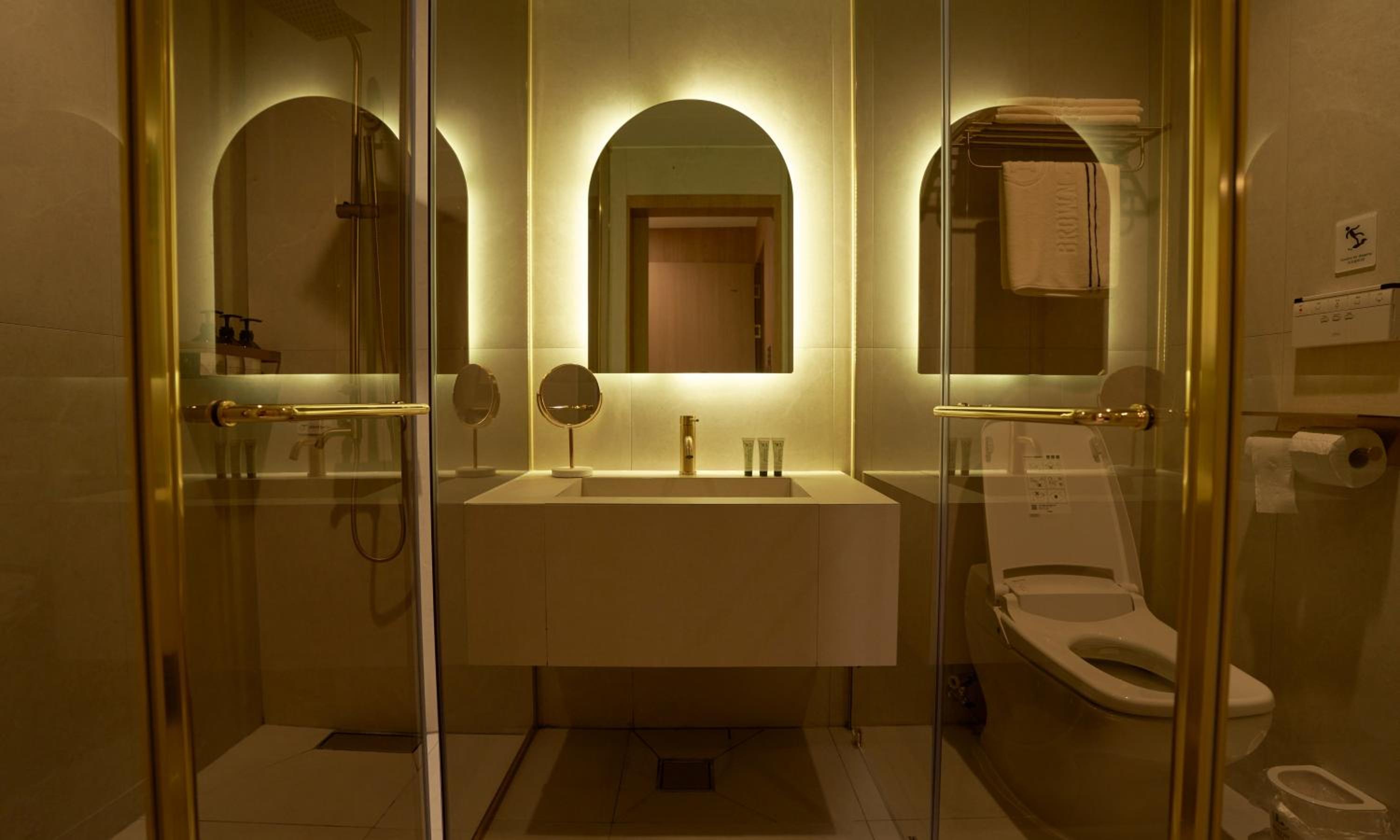 Superior Suite - Photo 5