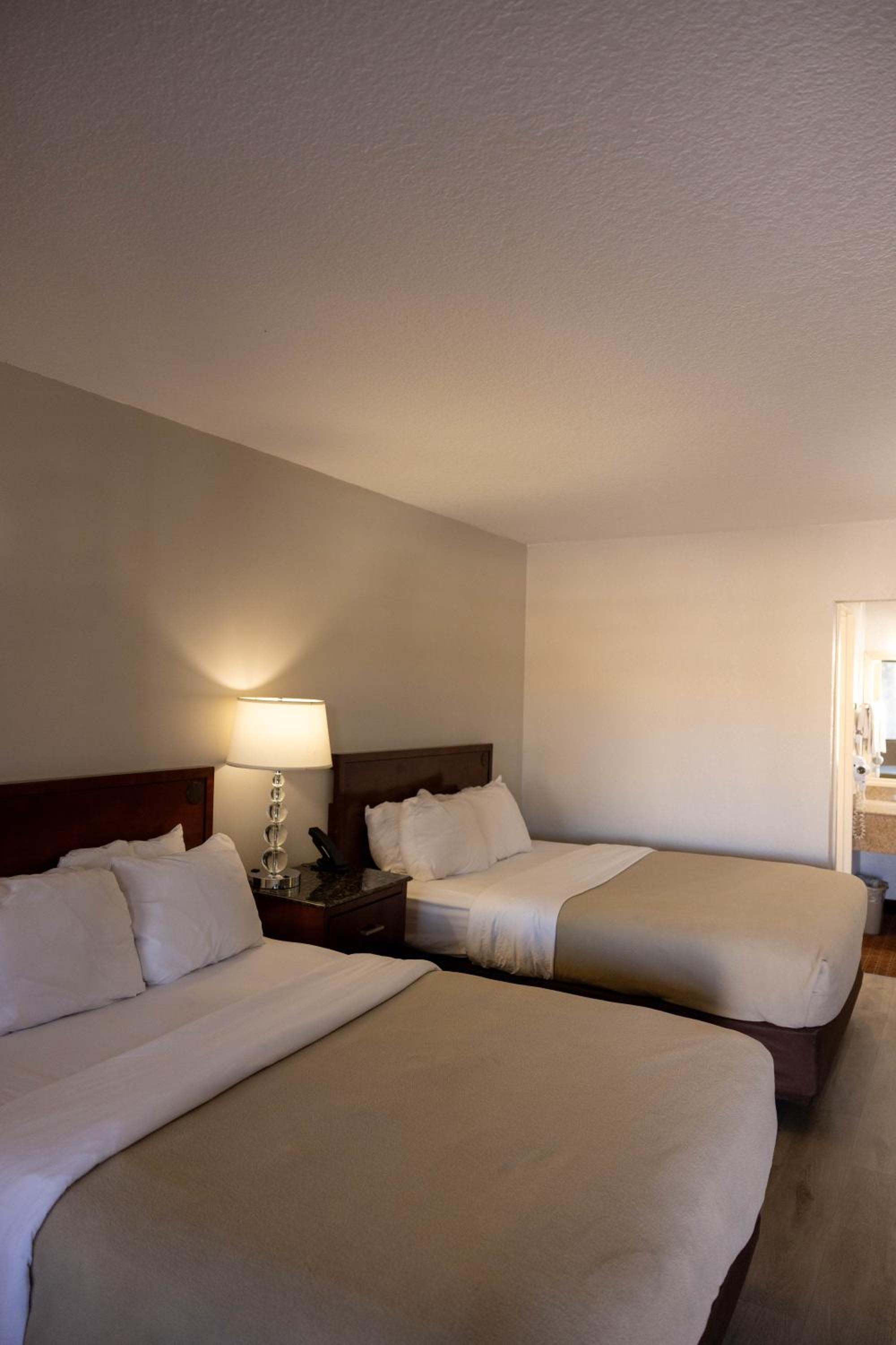 Queen Room With 2 Queen Beds - Ground Floor