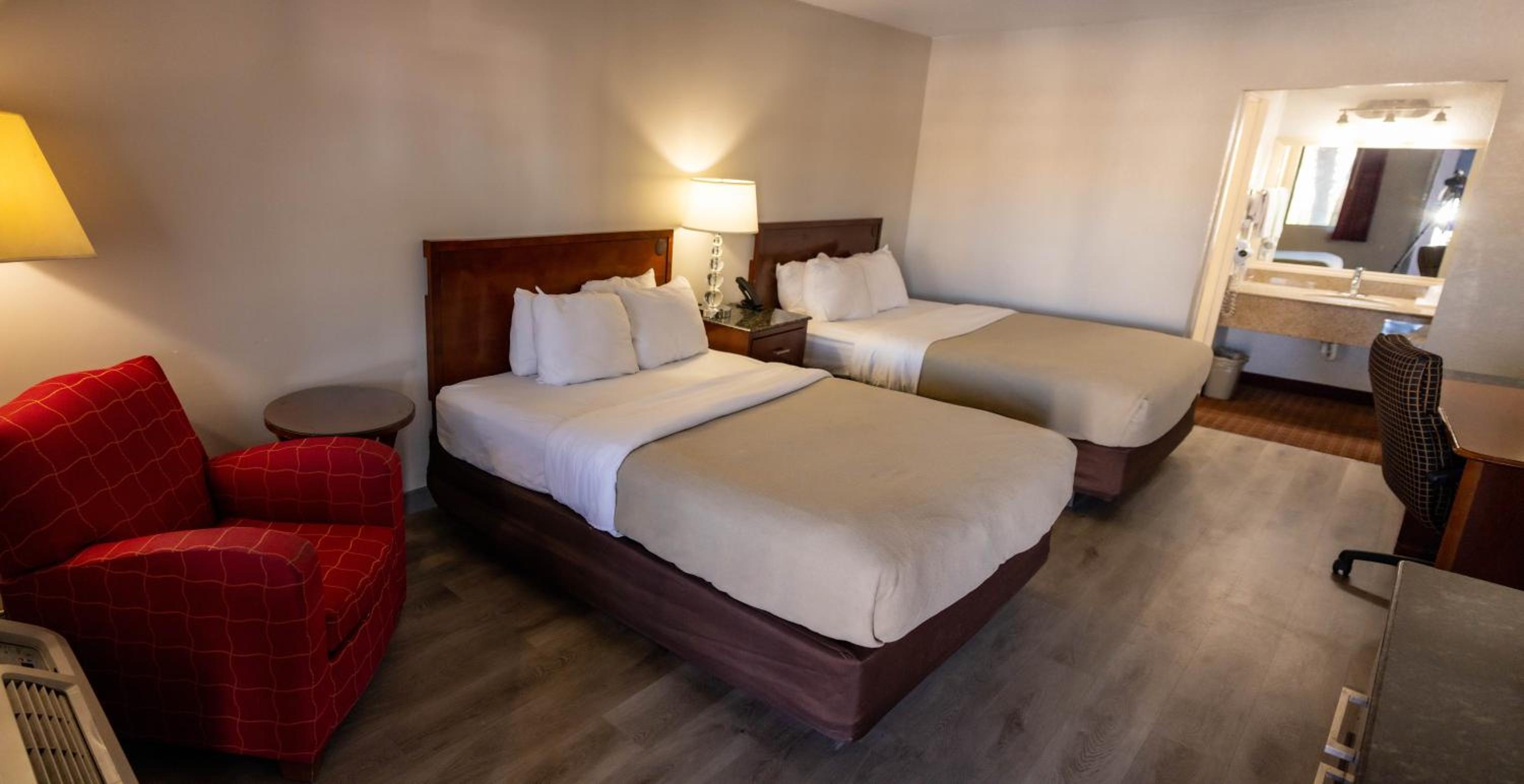 Queen Room With Two Queen Beds - Non-Smoking - Photo 1