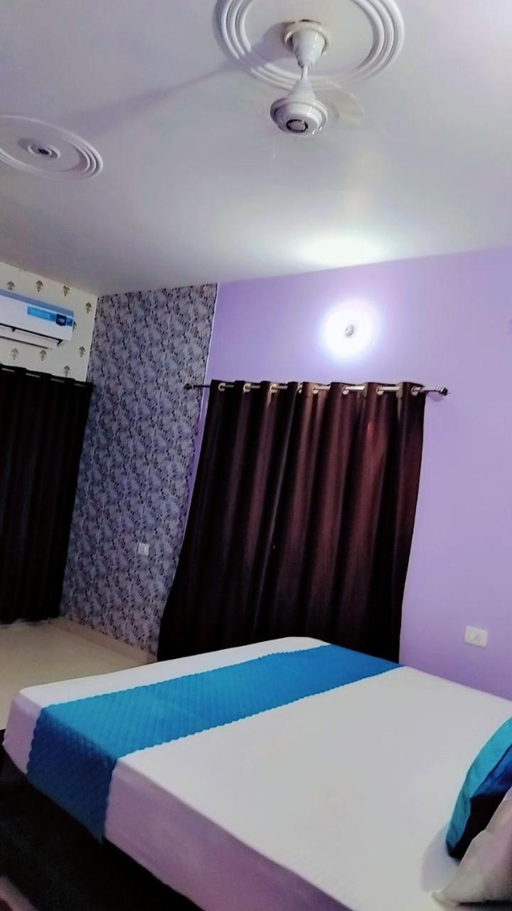 Deluxe King Room photo 2