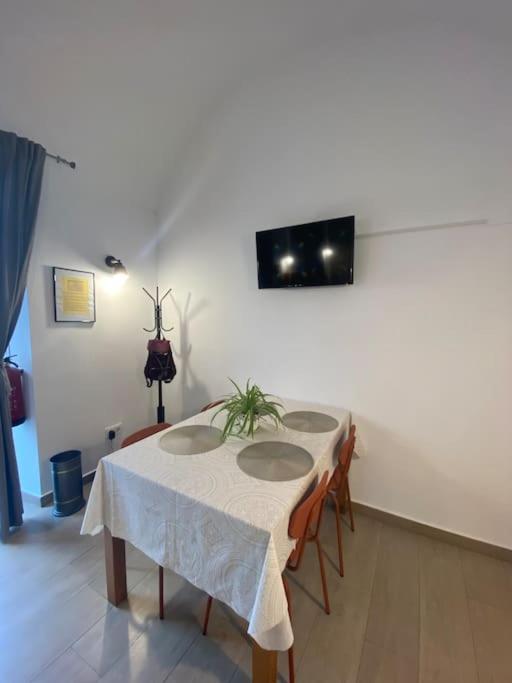 One-Bedroom Apartment photo 3