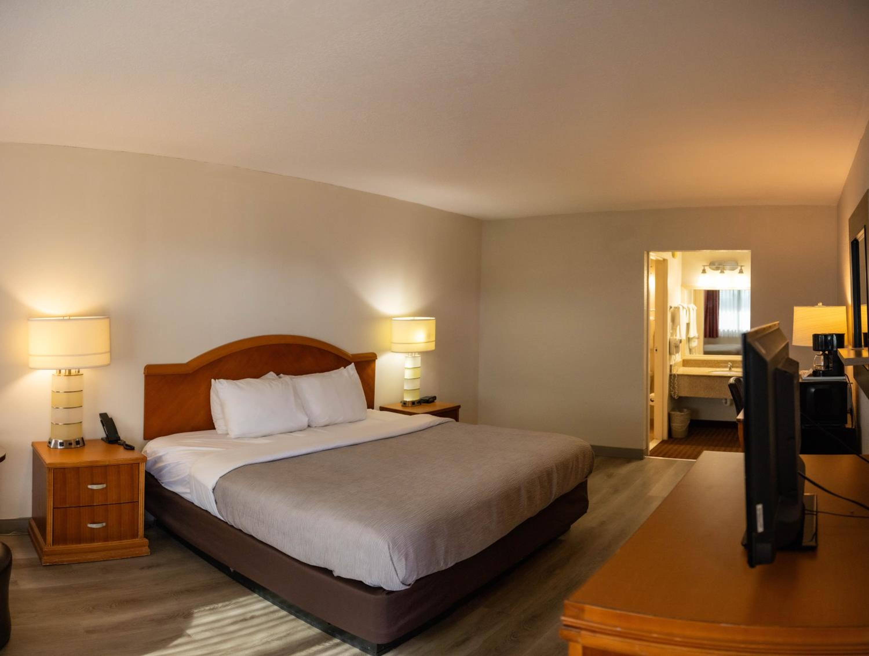 Standard Queen Room