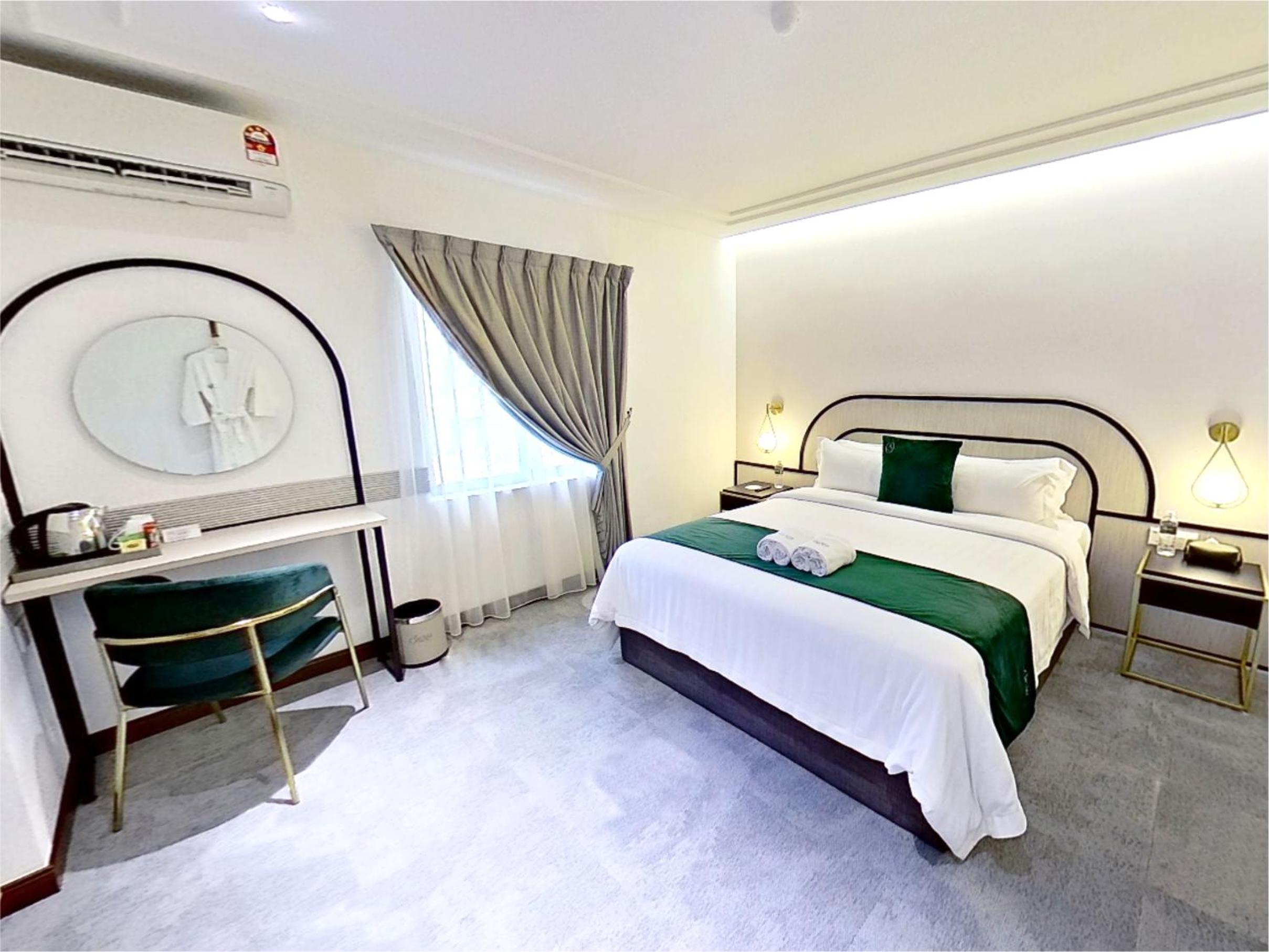 Double Room with Shared Bathroom photo 2