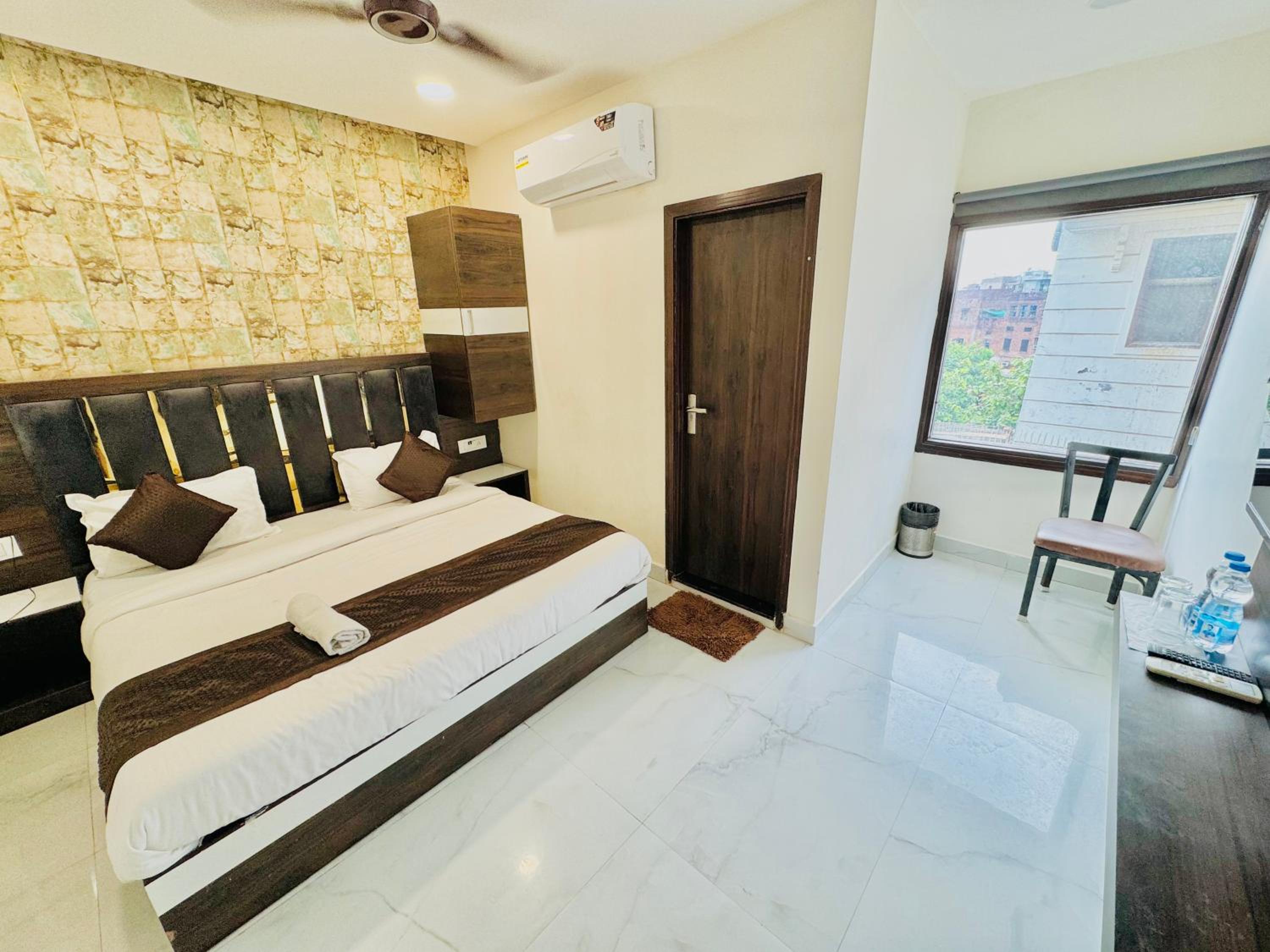 Deluxe Room (2 Adults + 1 Child) photo 3
