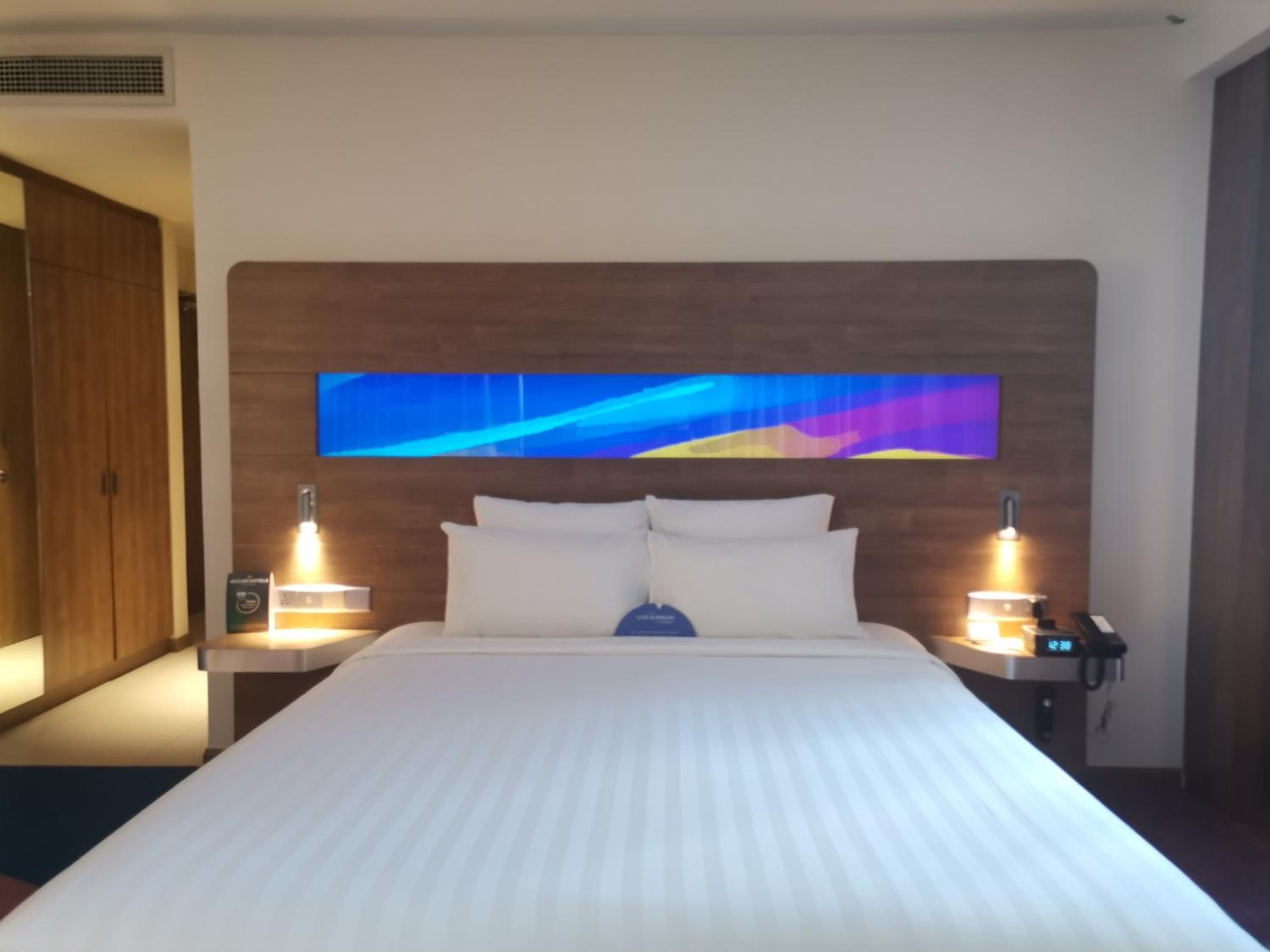 Grand Deluxe Room with King Bed photo 1