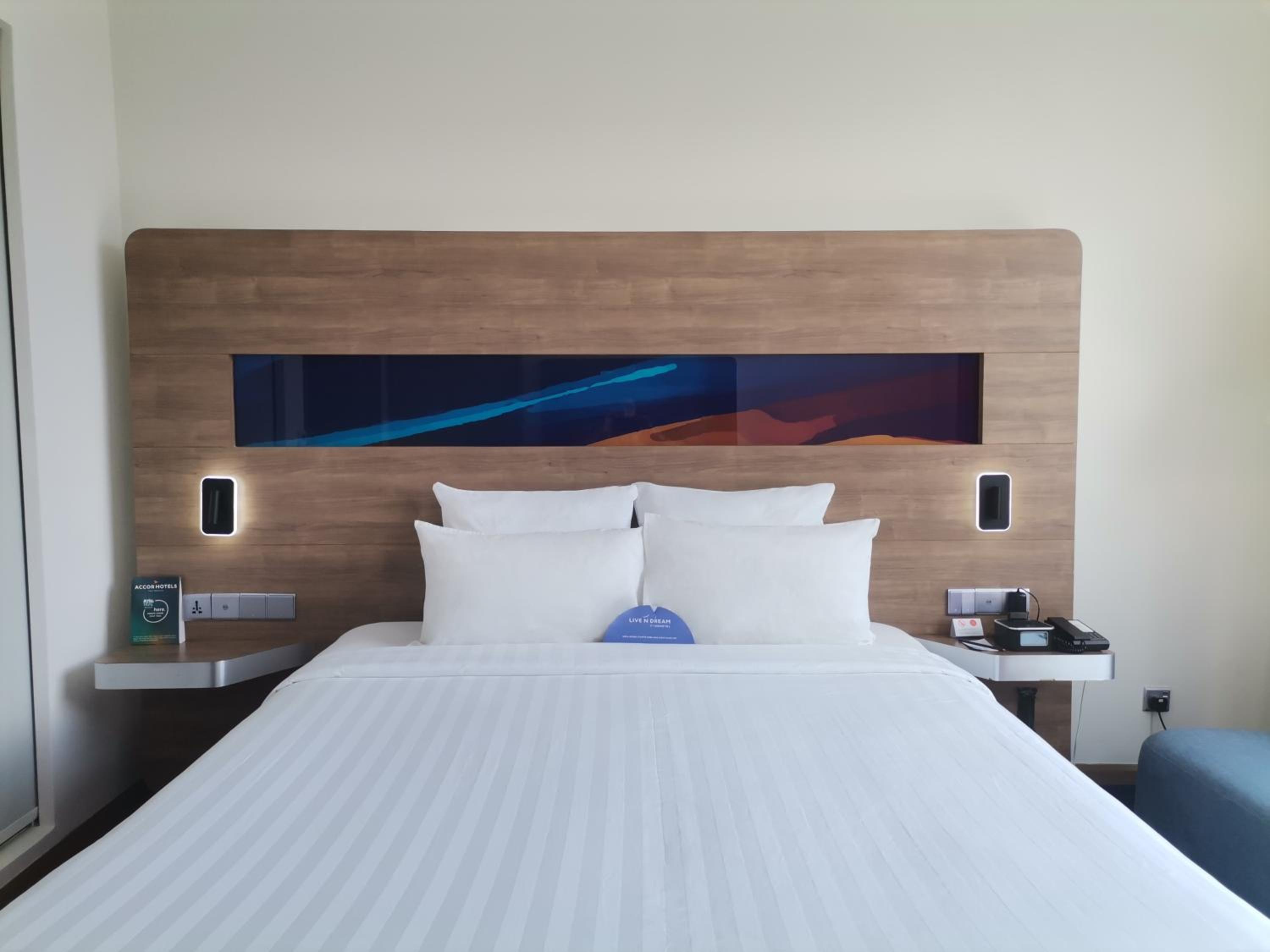 Premier King Room photo 3
