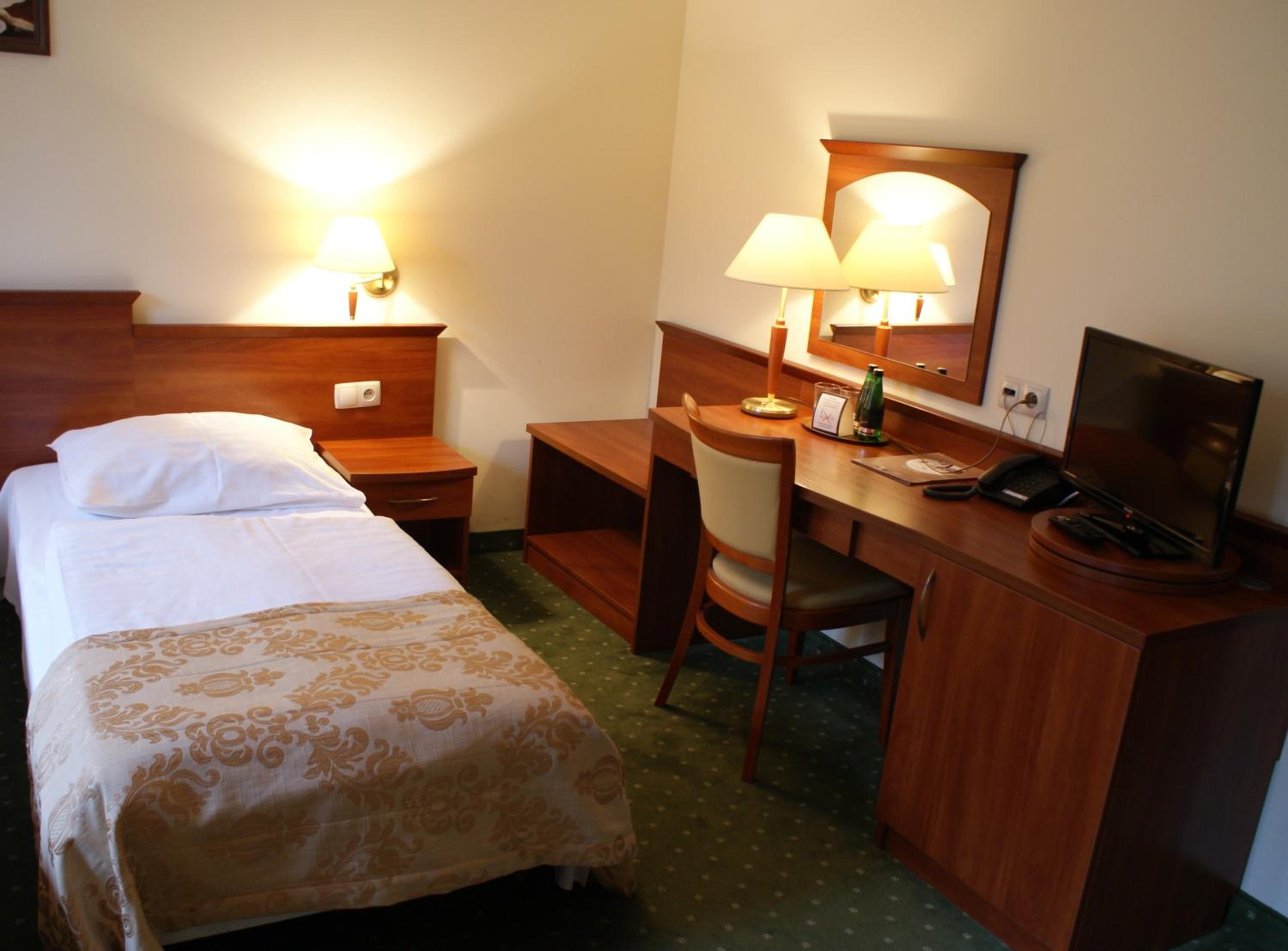 Twin Room - Photo 2