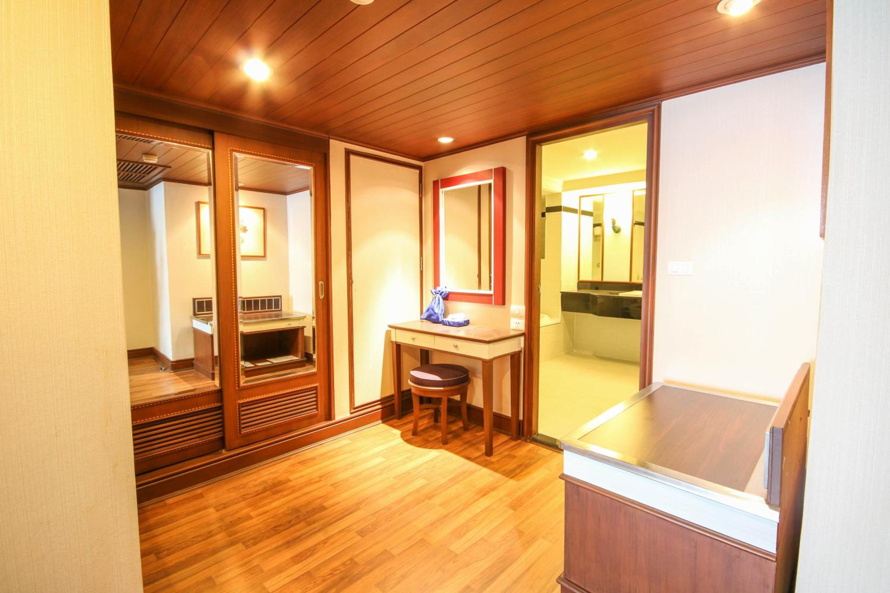 Grand Superior 2 Single Beds, 65 Sqm, Free Wifi, 2 Free Bottles Of Water, Tv, Working Desk photo 2