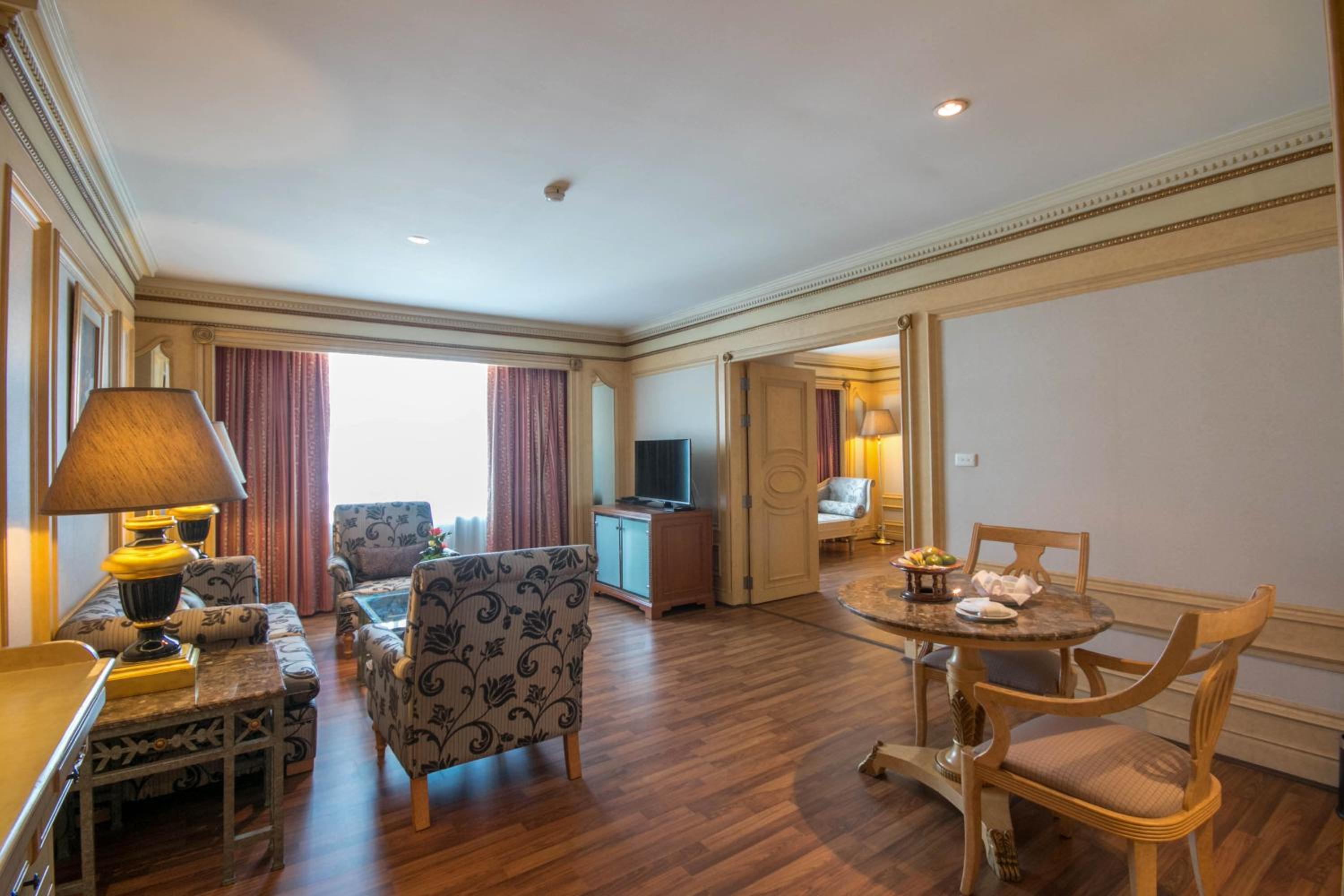 Executive King Suite photo 2