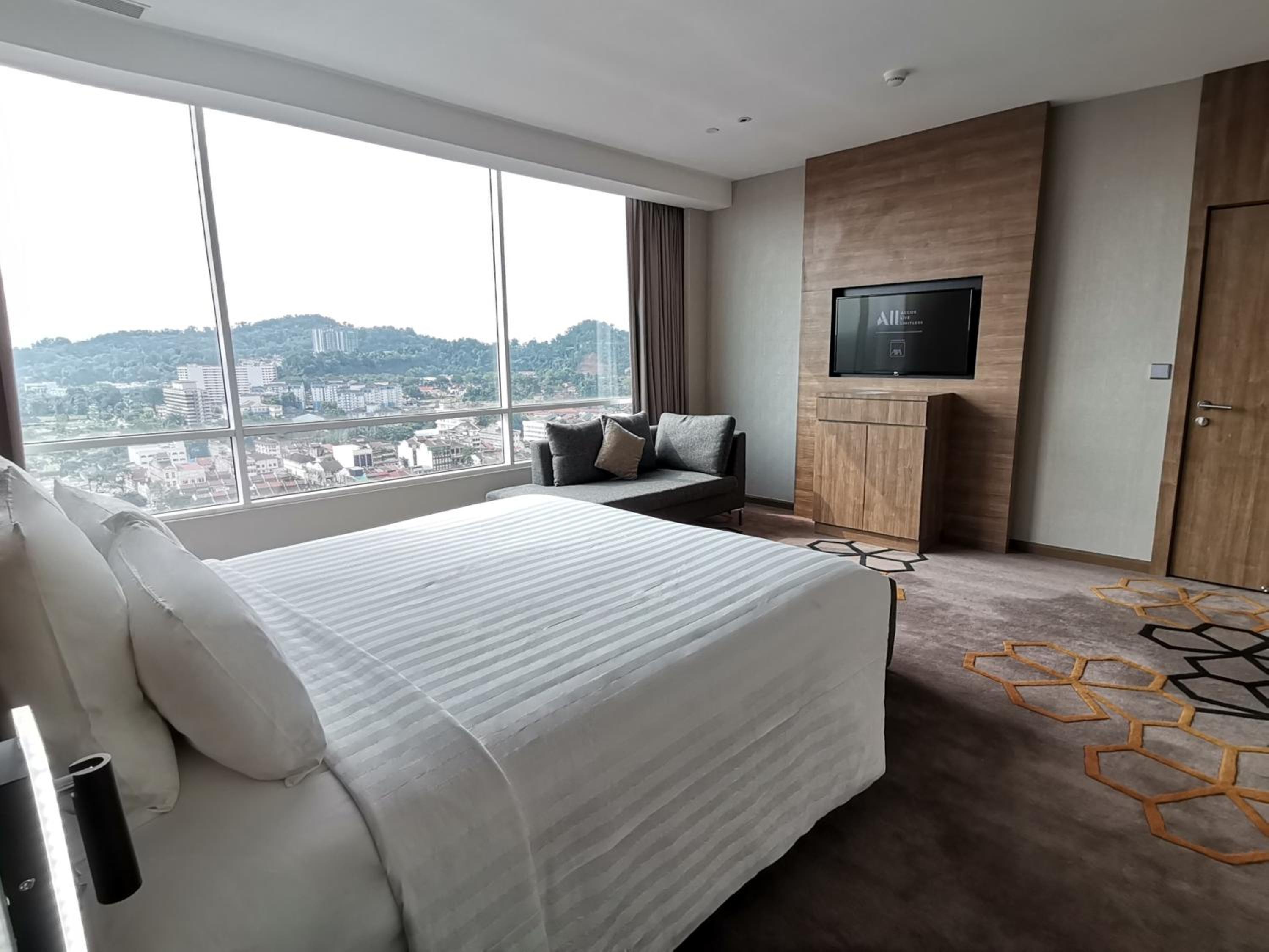 Presidential King Suite photo 3