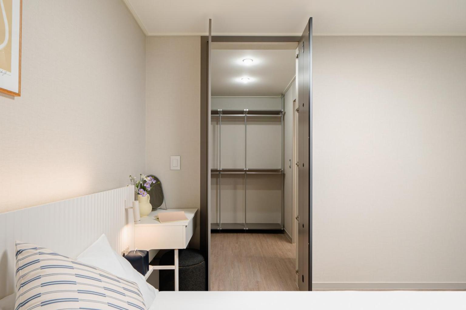 Family Two Room - Photo 11
