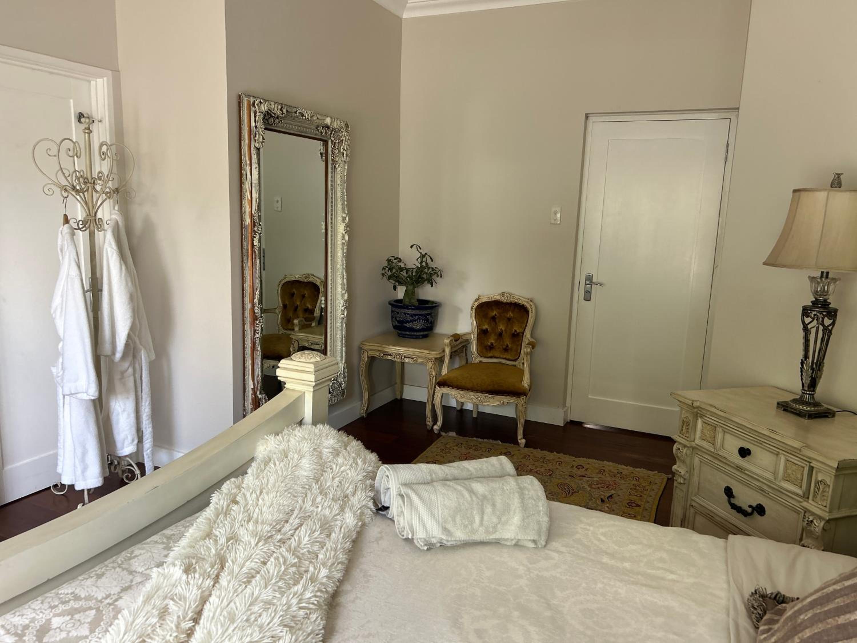 Deluxe King Suite photo 3