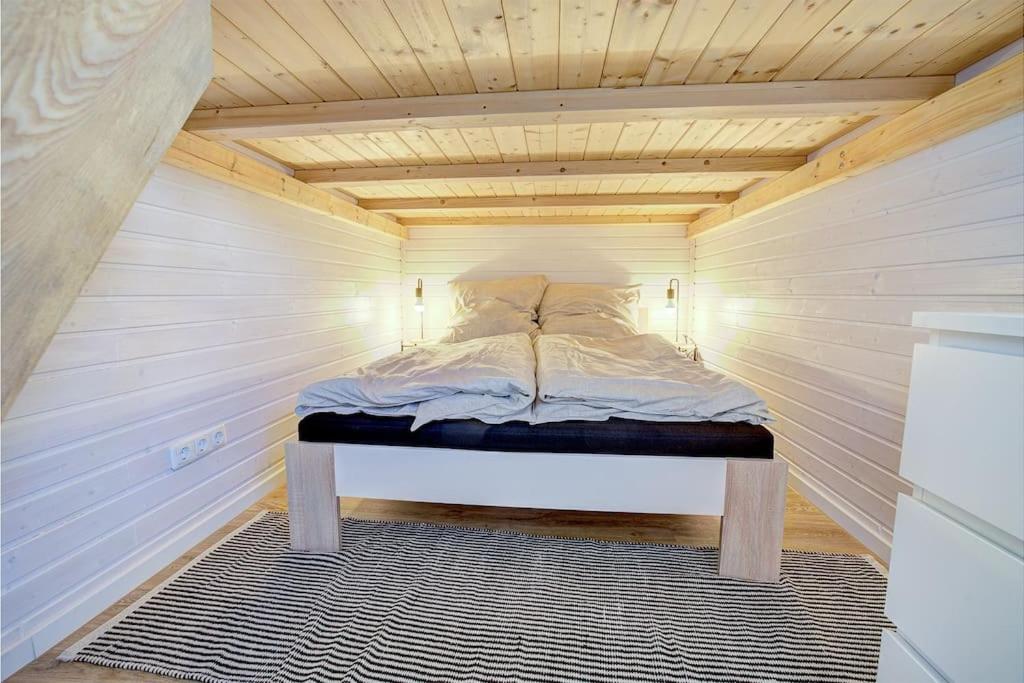 One-Bedroom House photo 1