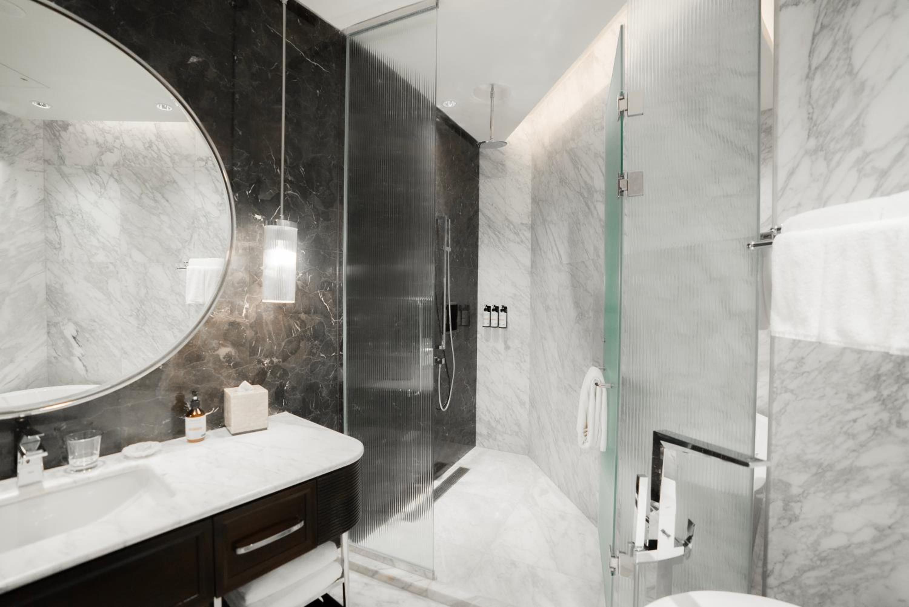 ITC One Room with City View, Private Balcony & Luxury Hours - Photo 7