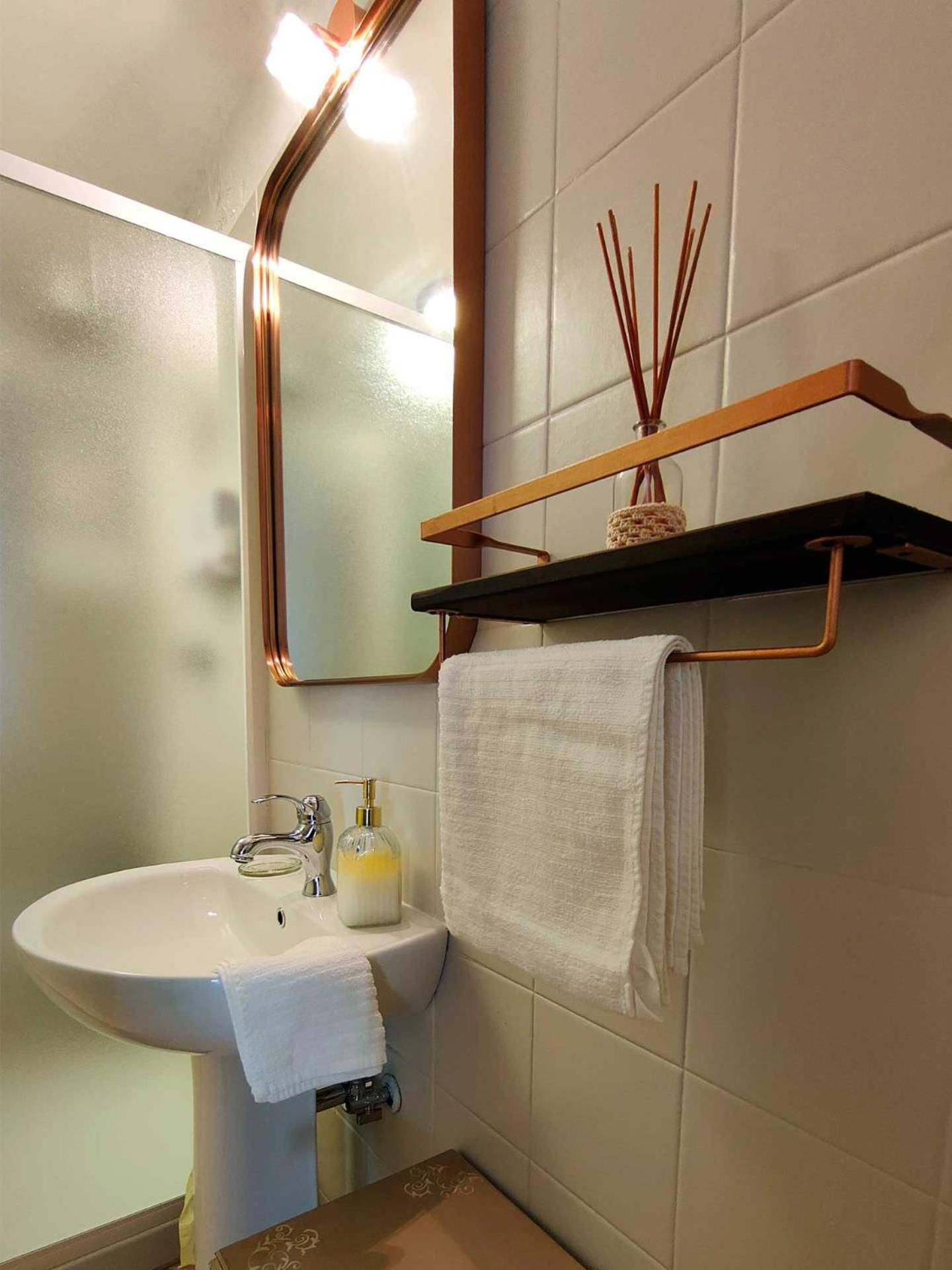 Large Double Room - Photo 9