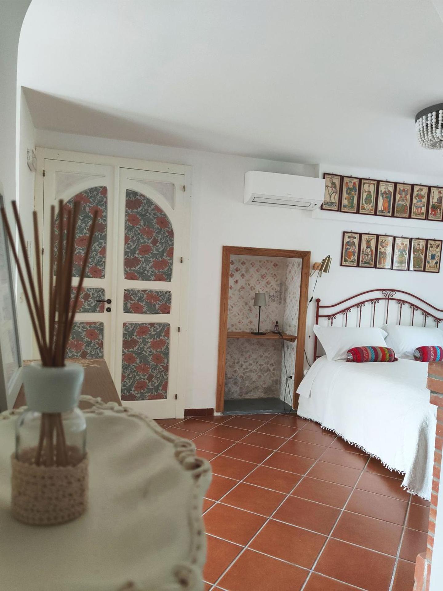 Large Double Room - Photo 11