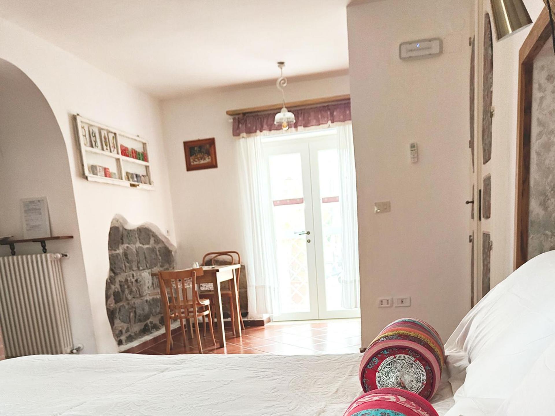 Large Double Room - Photo 12