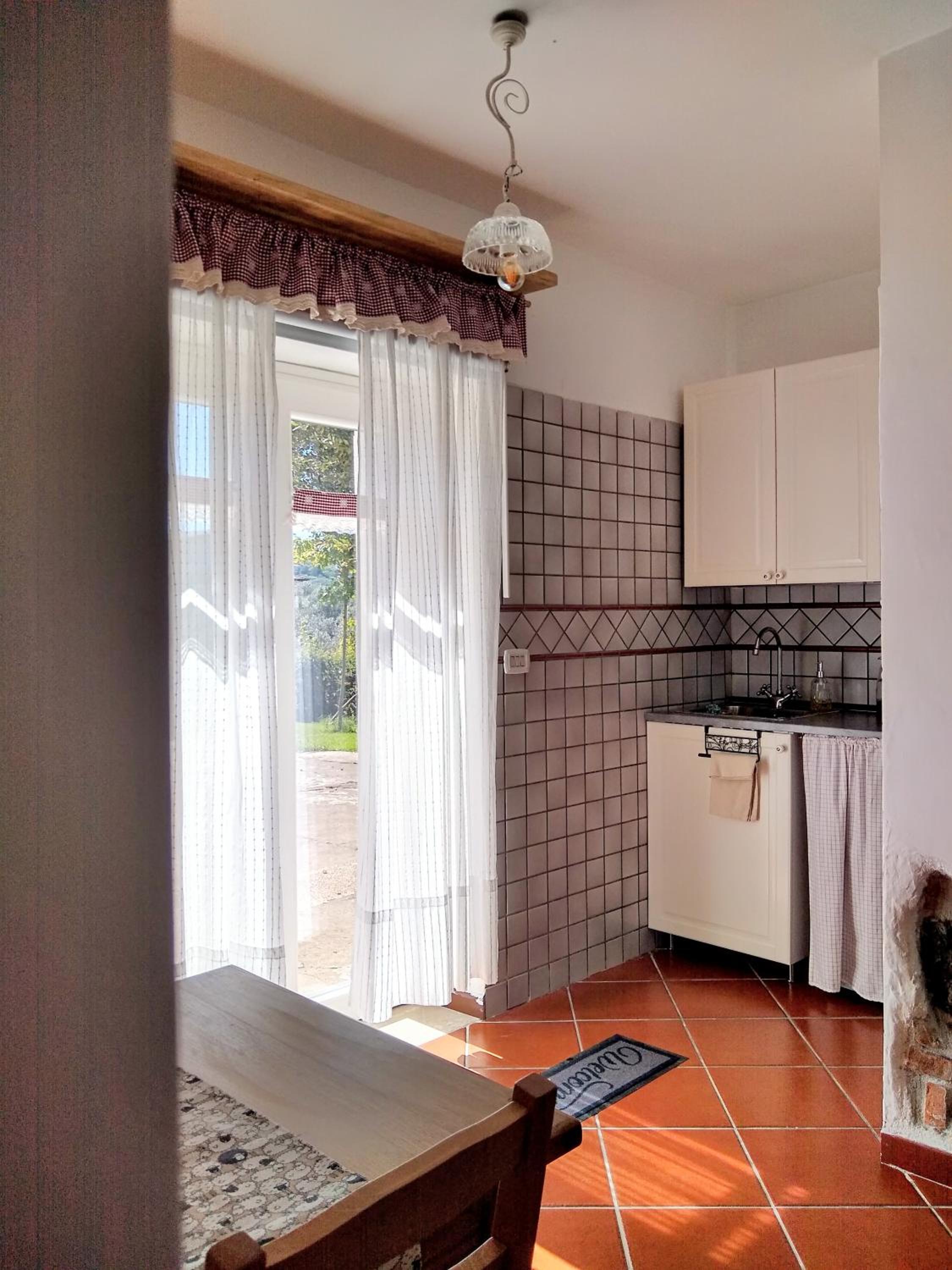 Large Double Room - Photo 3