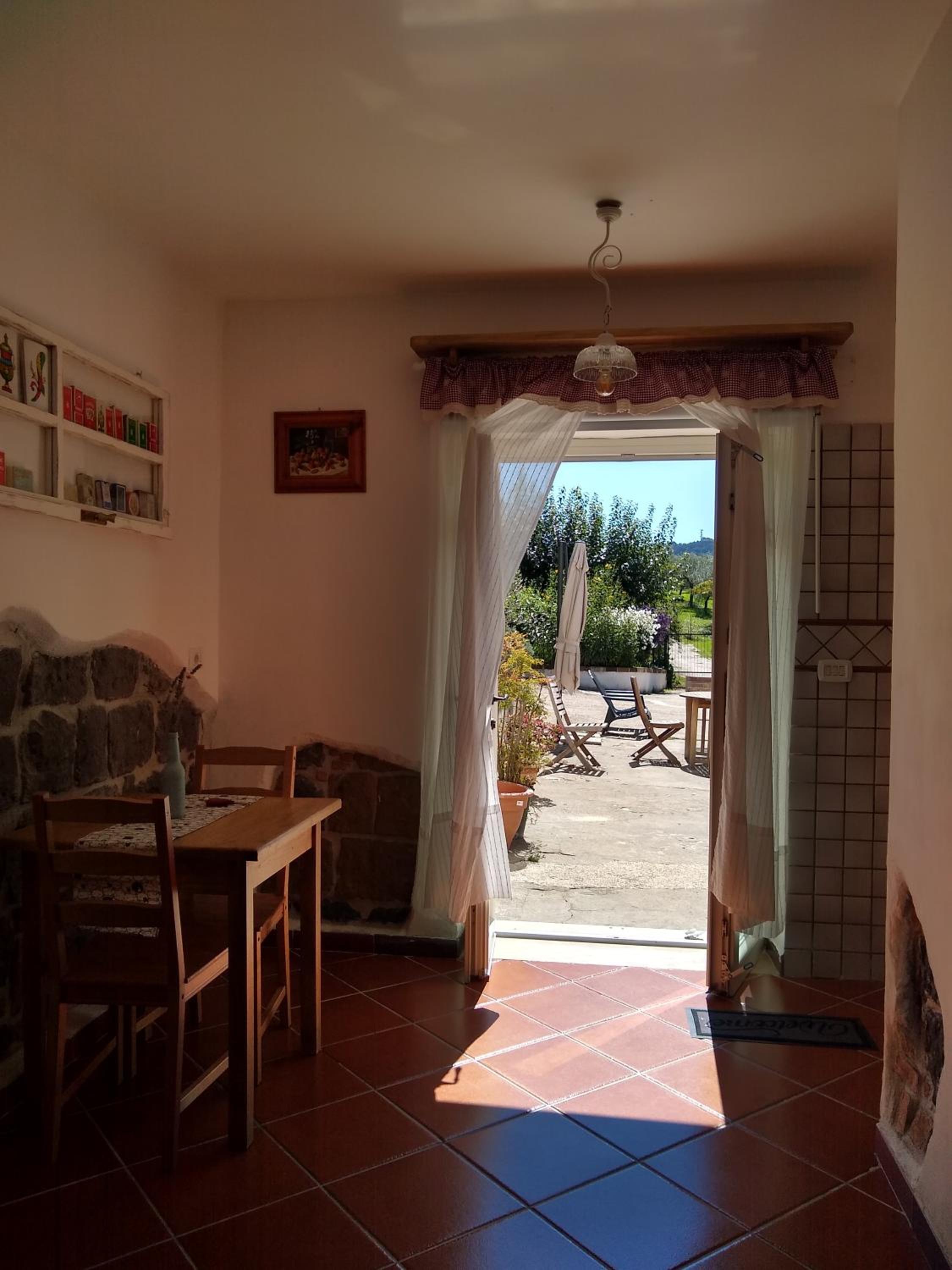 Large Double Room - Photo 4