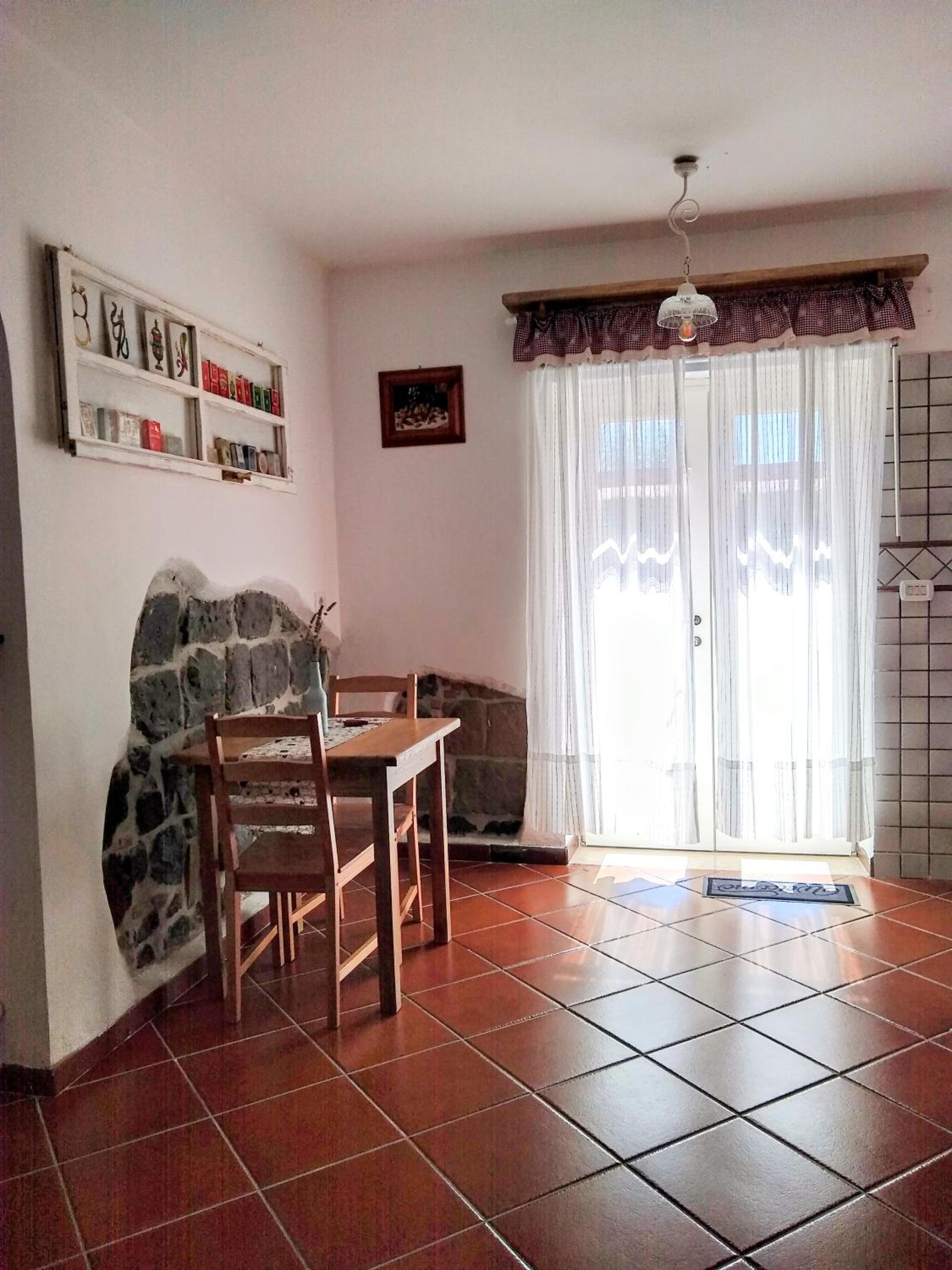 Large Double Room - Photo 5