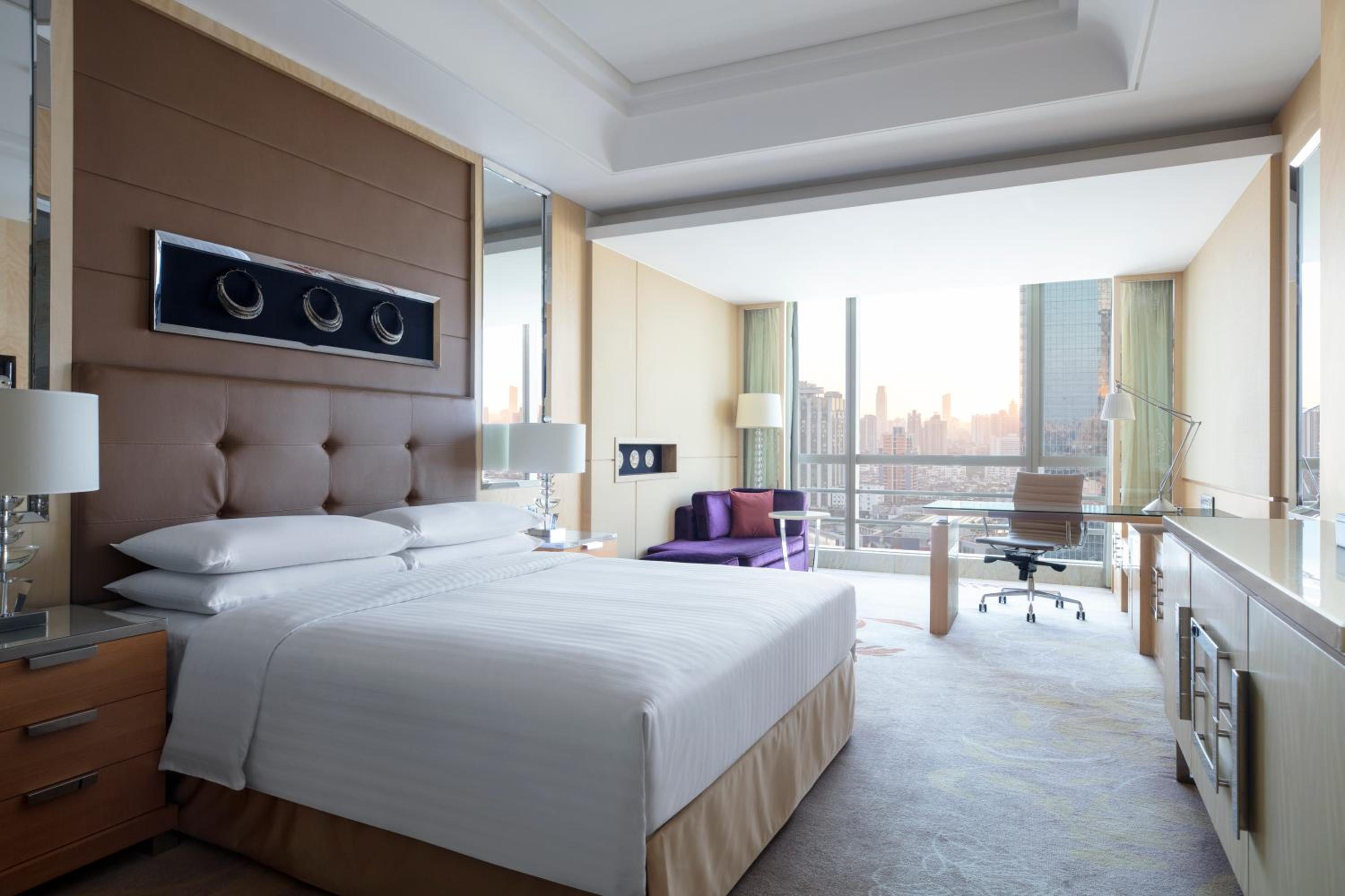 Executive King Room--up to 2 Breakfasts