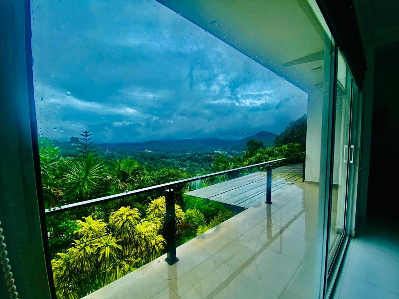 Deluxe Double Room With Balcony photo 3