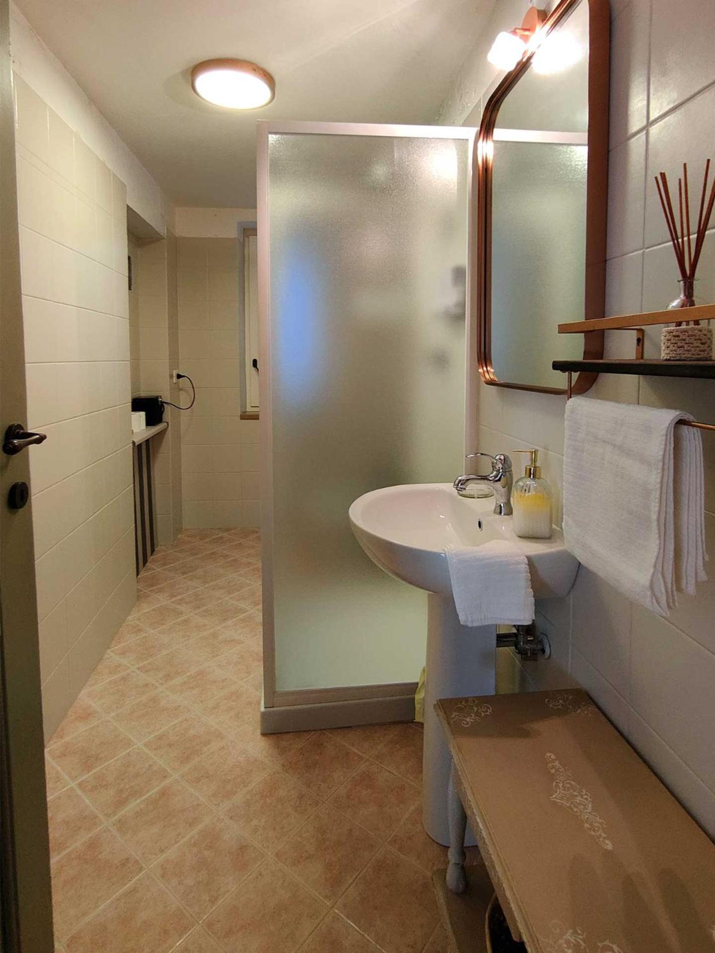 Large Double Room - Photo 17