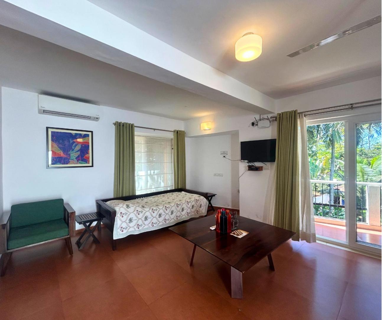 One-Bedroom Apartment - Photo 1