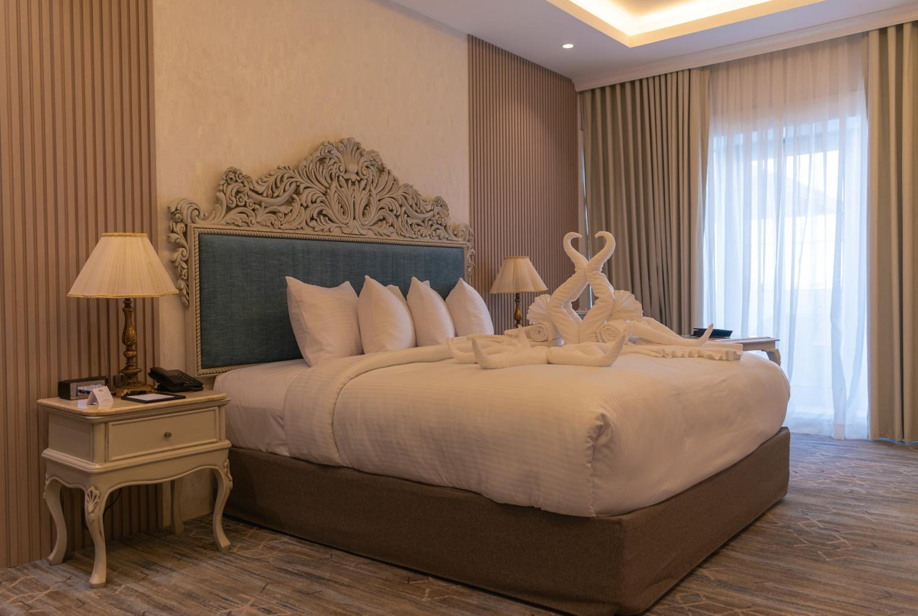 Executive King Suite - Non-Smoking