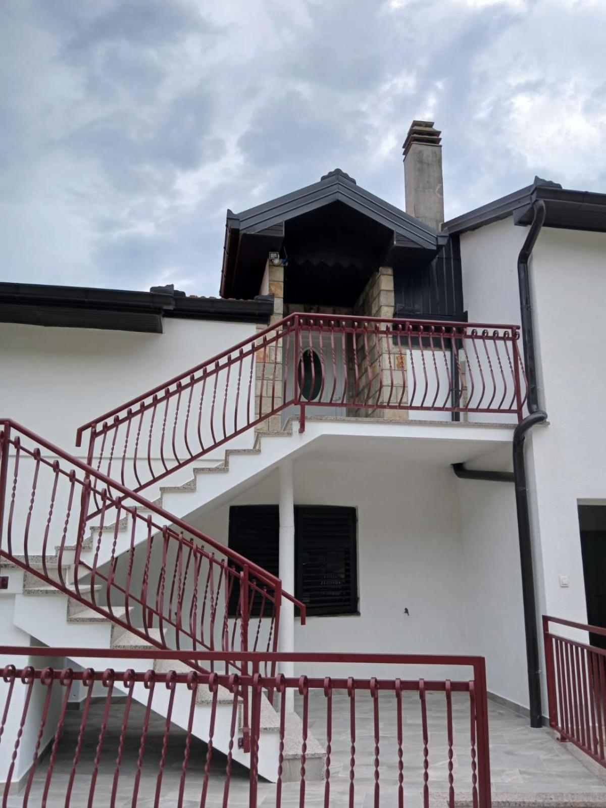 Three-Bedroom House photo 2