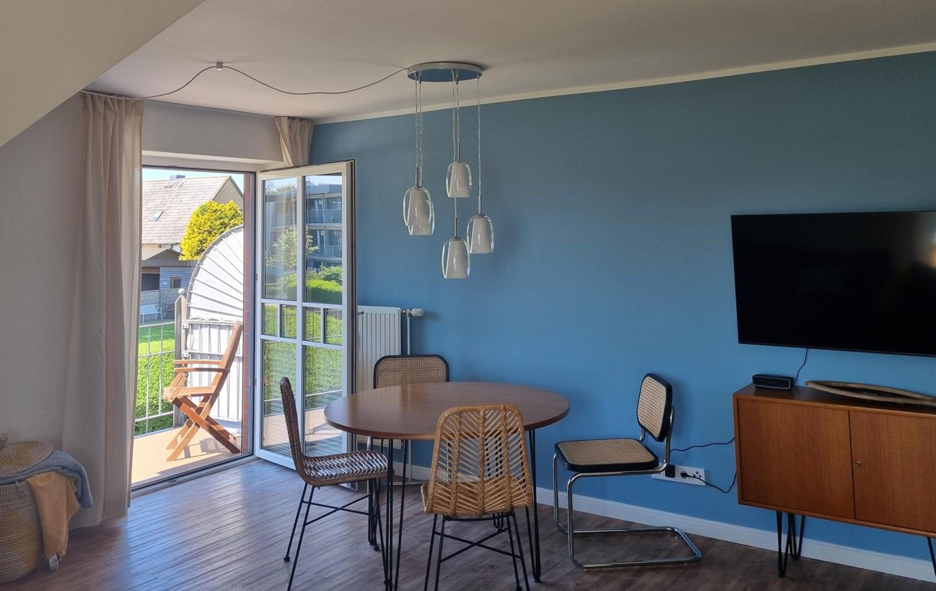 One-Bedroom Apartment with Balcony photo 2