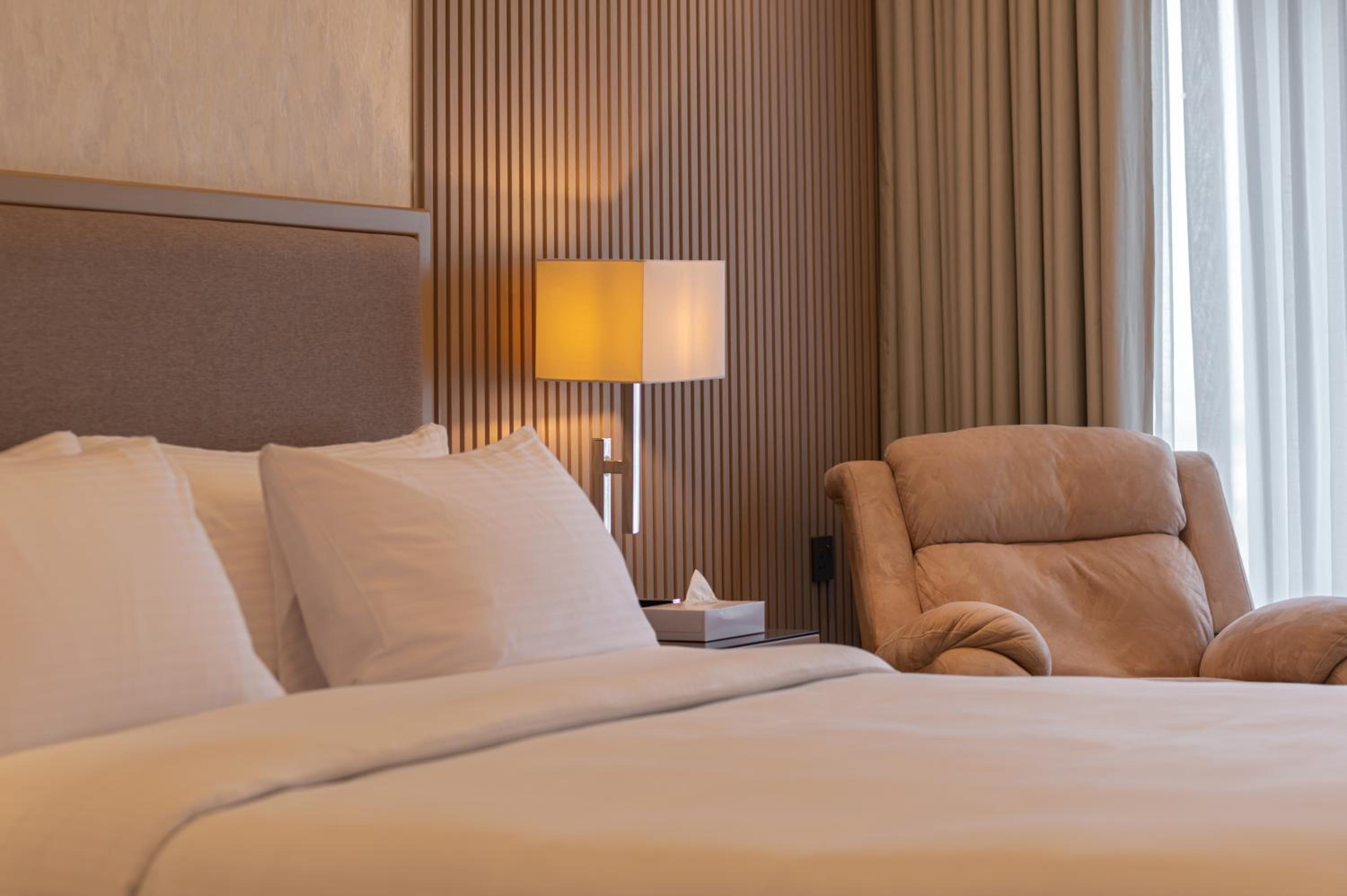 Deluxe King Room - Non-Smoking