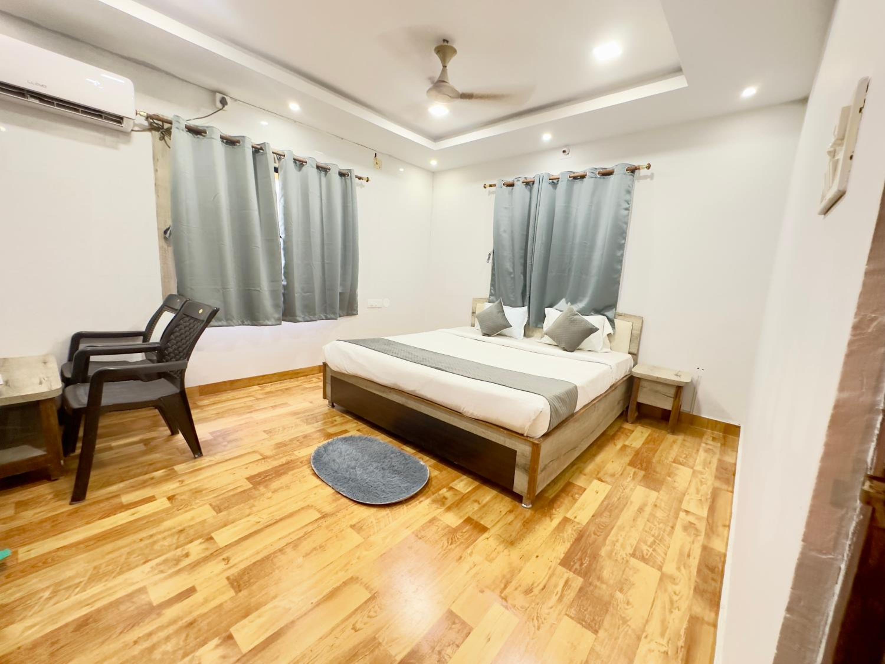 Deluxe Double Room (2 Adults + 1 Child) photo 1
