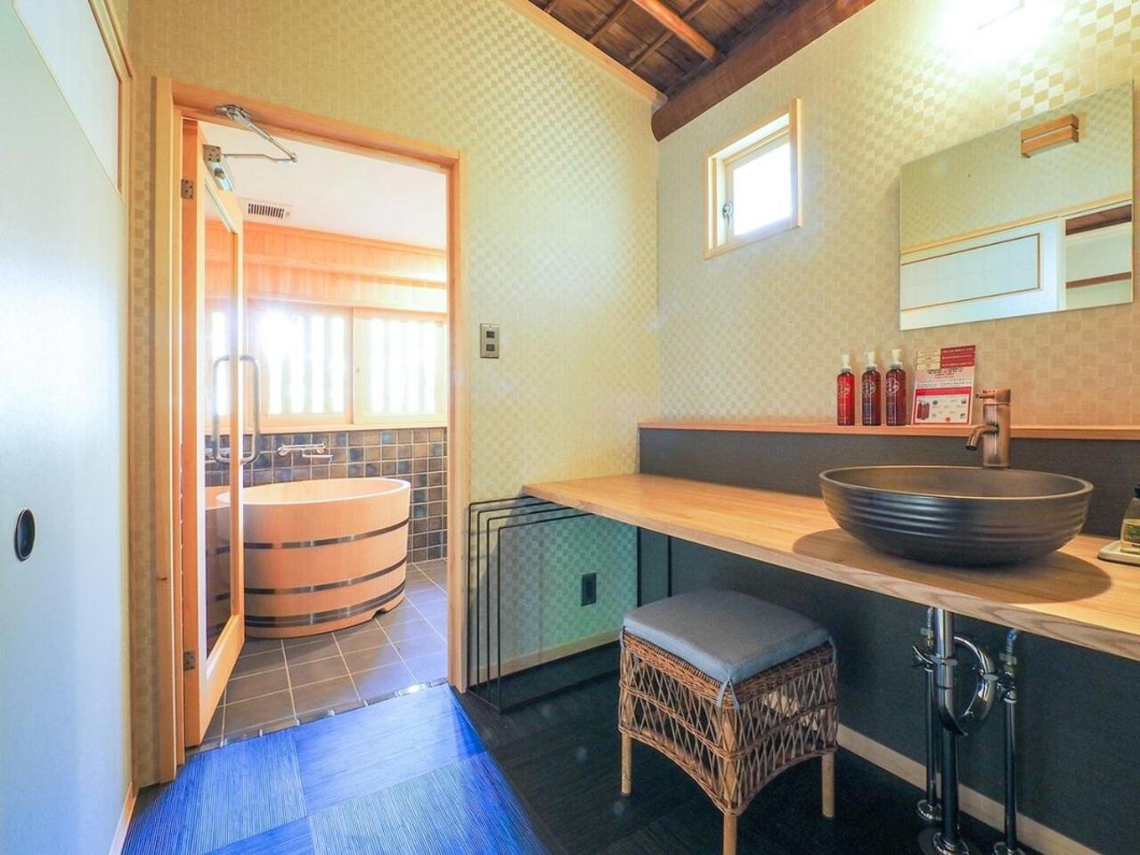 	Japanese-Style Room (10 tatami) with Bathroom - Photo 5