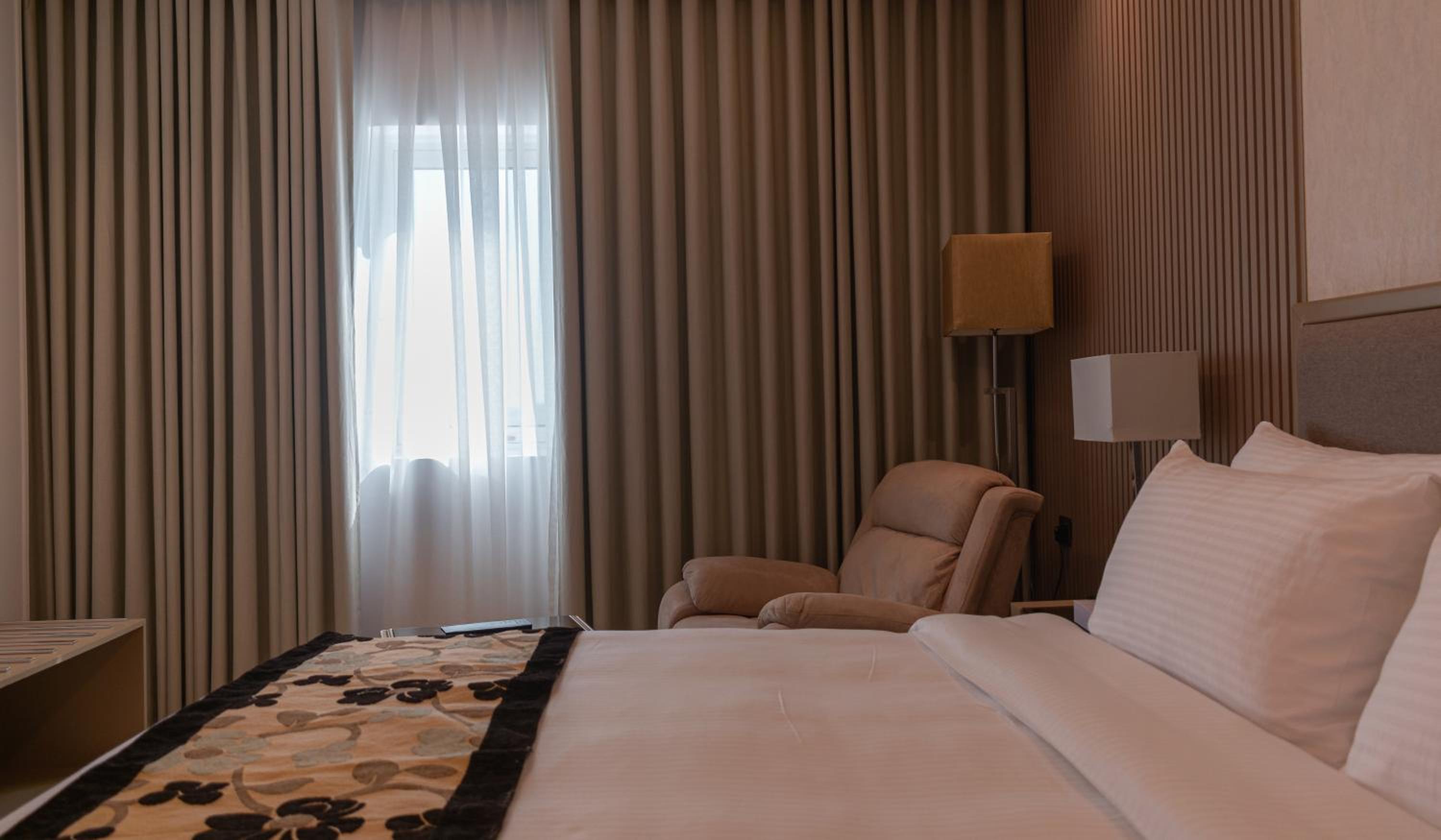 Deluxe King Room - Non-Smoking
