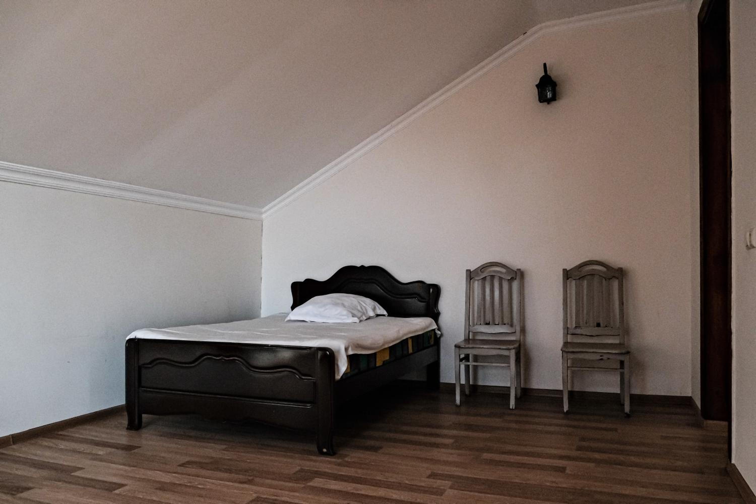 Double Room With Shared Bathroom photo 2