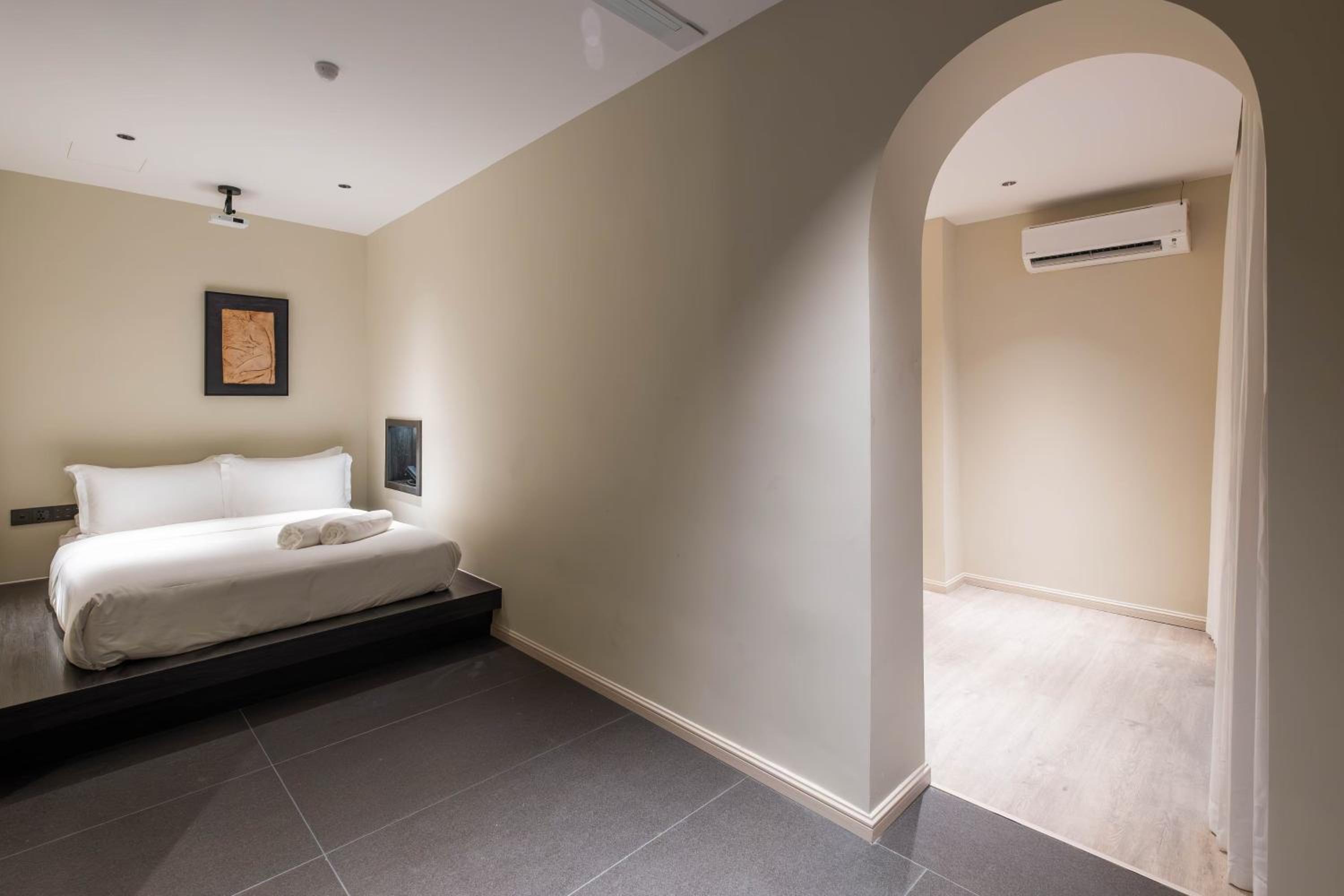 Deluxe Family Suite Slide